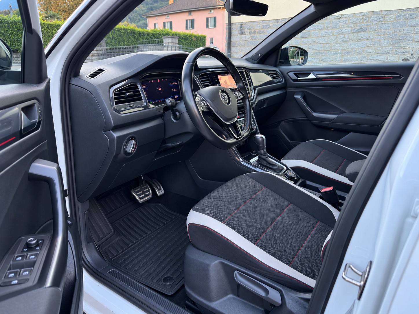 VW T-Roc 2.0 TSI Advance DSG 4Motion-image-8