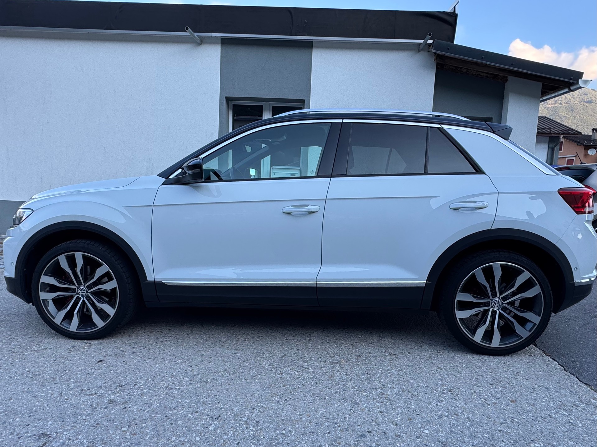 VW T-Roc 2.0 TSI Advance DSG 4Motion-image-5