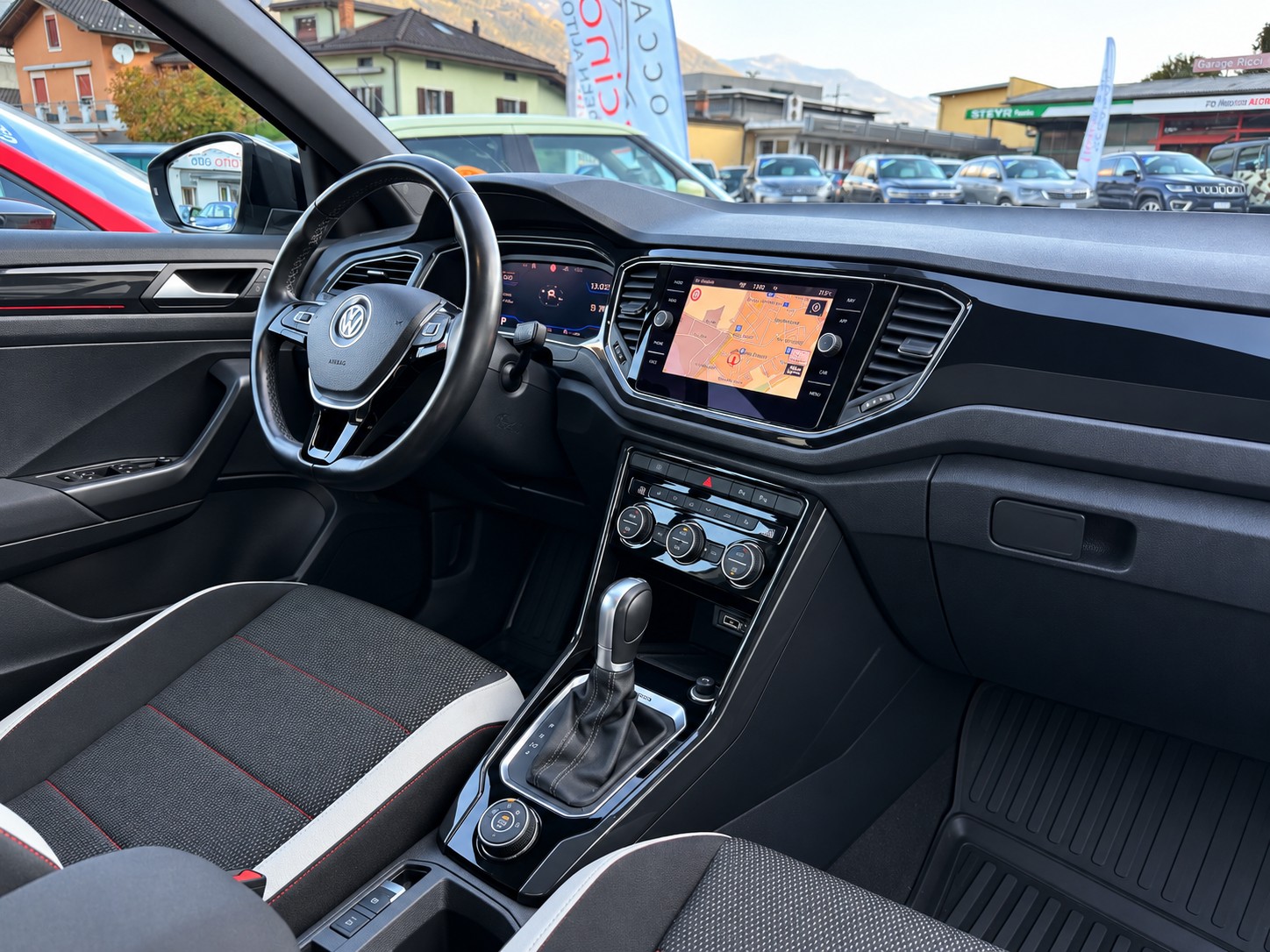 VW T-Roc 2.0 TSI Advance DSG 4Motion-image-9