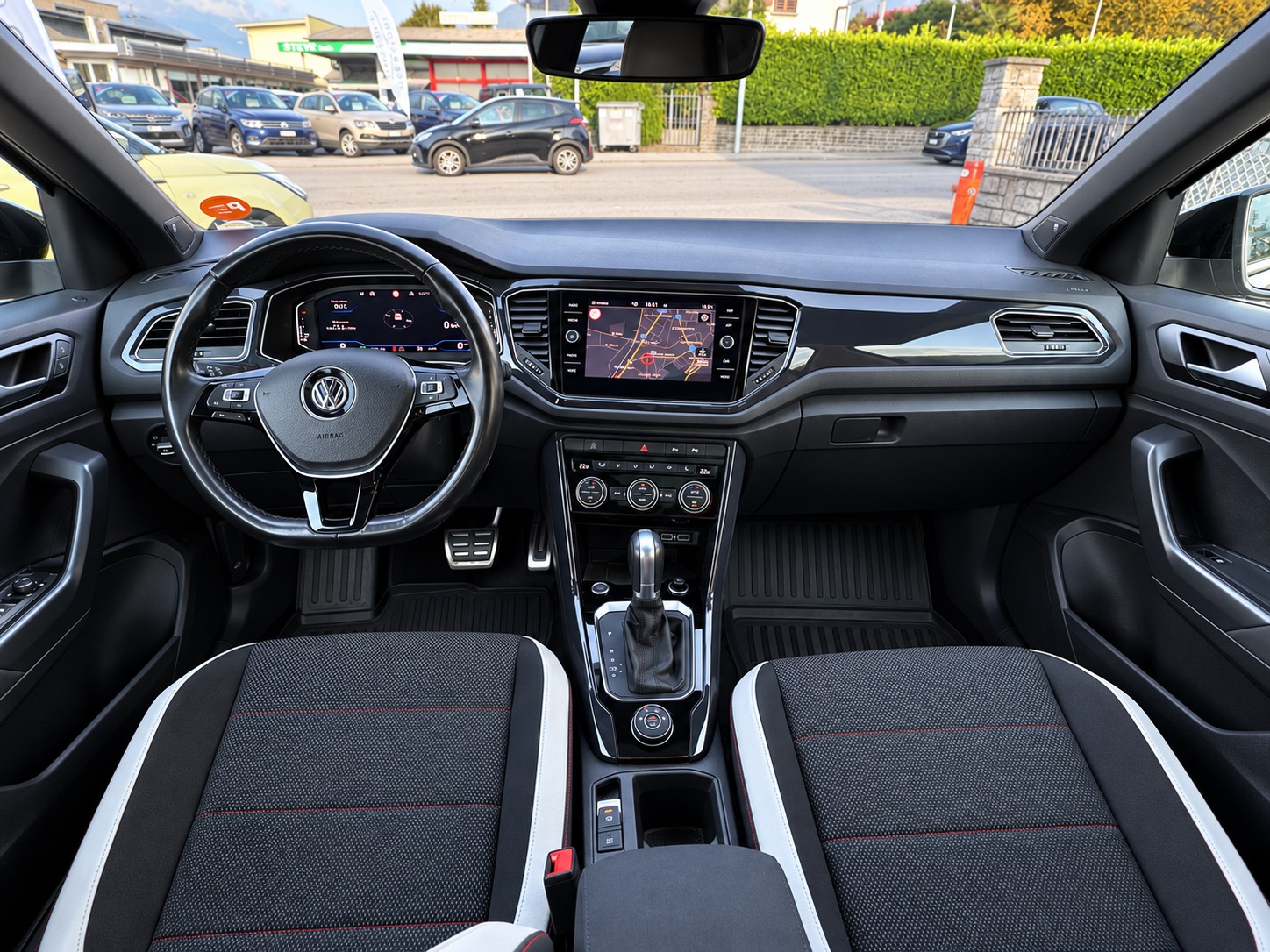 VW T-Roc 2.0 TSI Advance DSG 4Motion-image-13