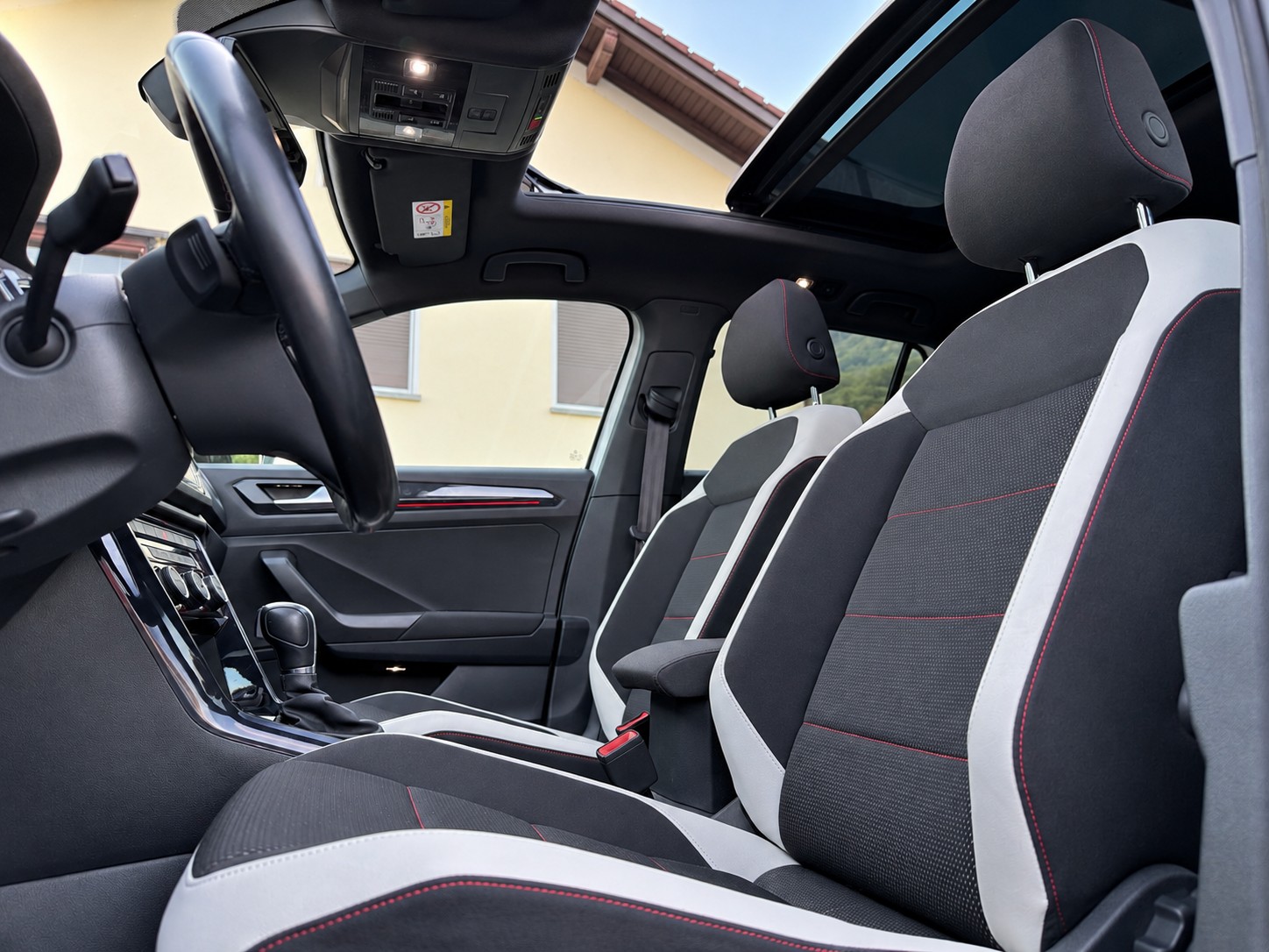VW T-Roc 2.0 TSI Advance DSG 4Motion-image-10
