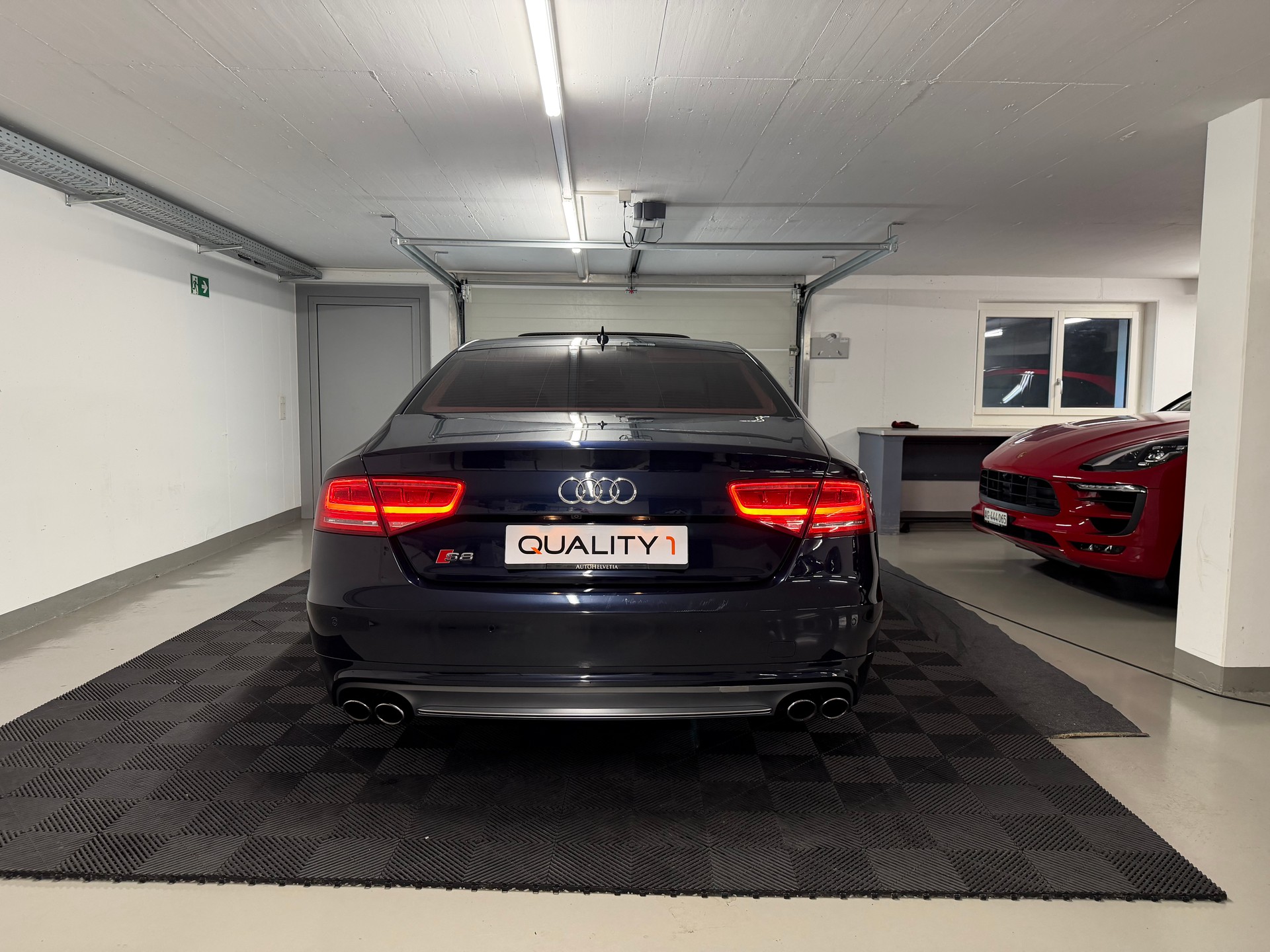 AUDI S8 4.0 TFSI V8 quattro tiptronic-image-4