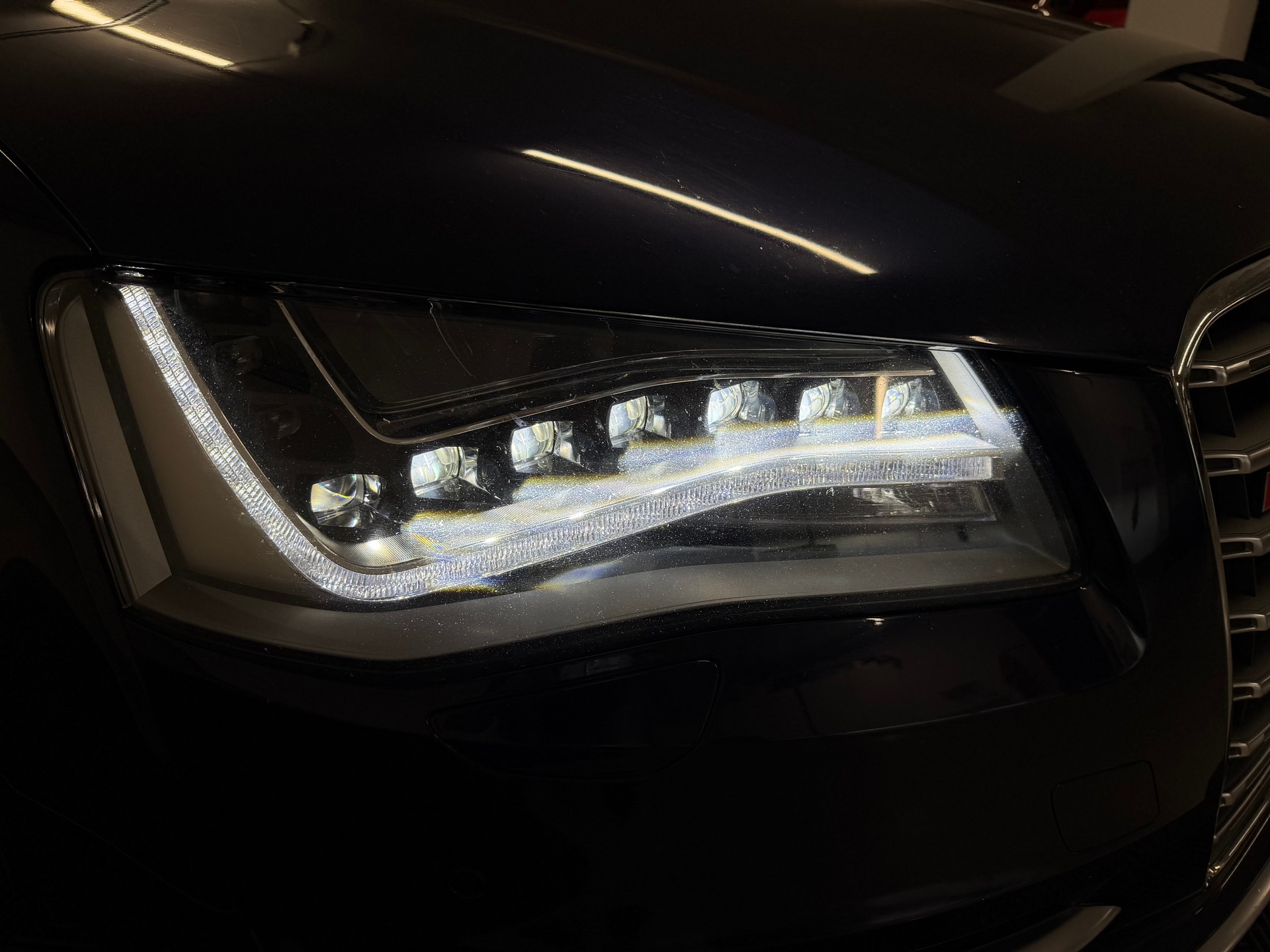 AUDI S8 4.0 TFSI V8 quattro tiptronic-image-7