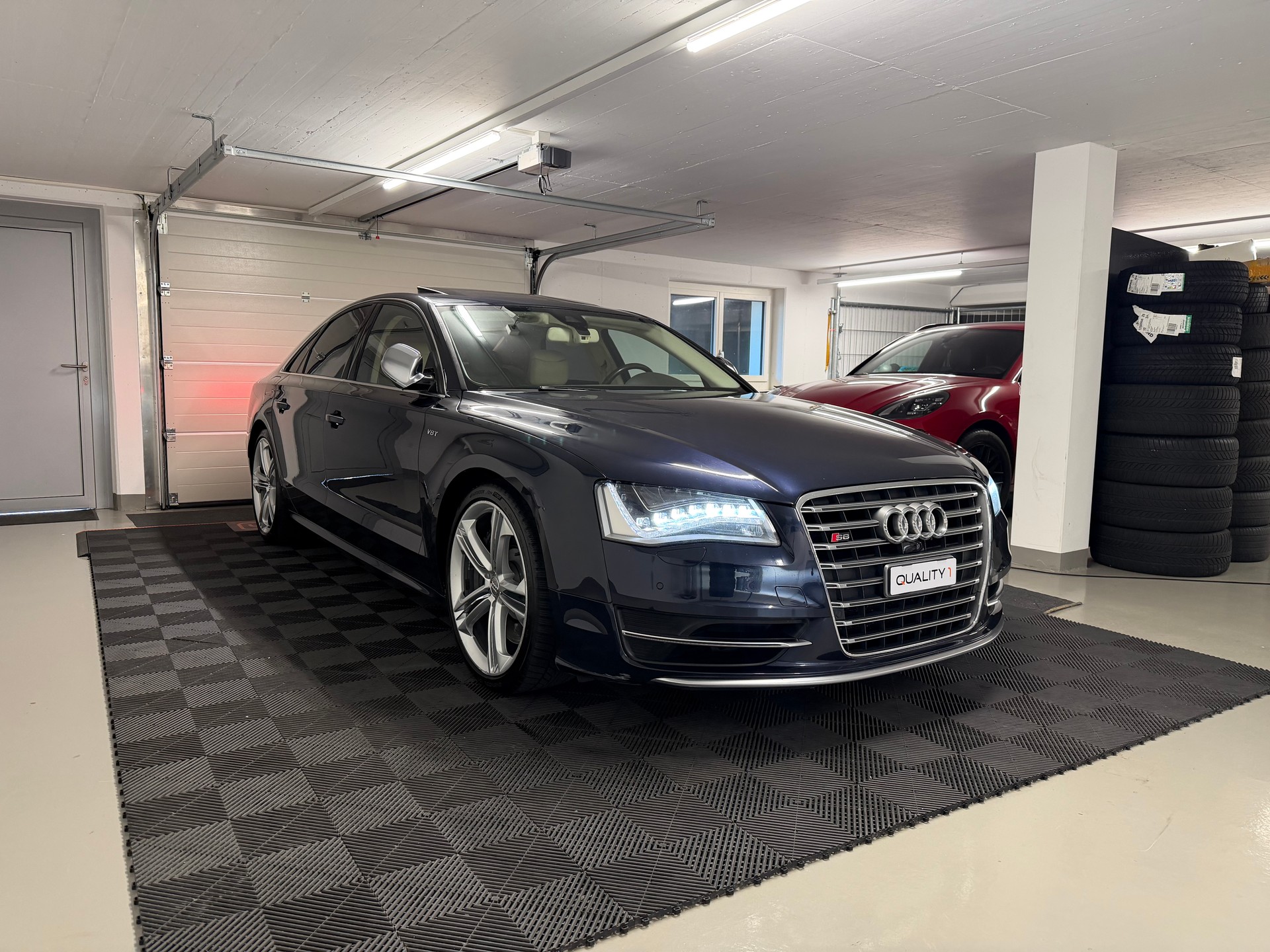 AUDI S8 4.0 TFSI V8 quattro tiptronic-image-2
