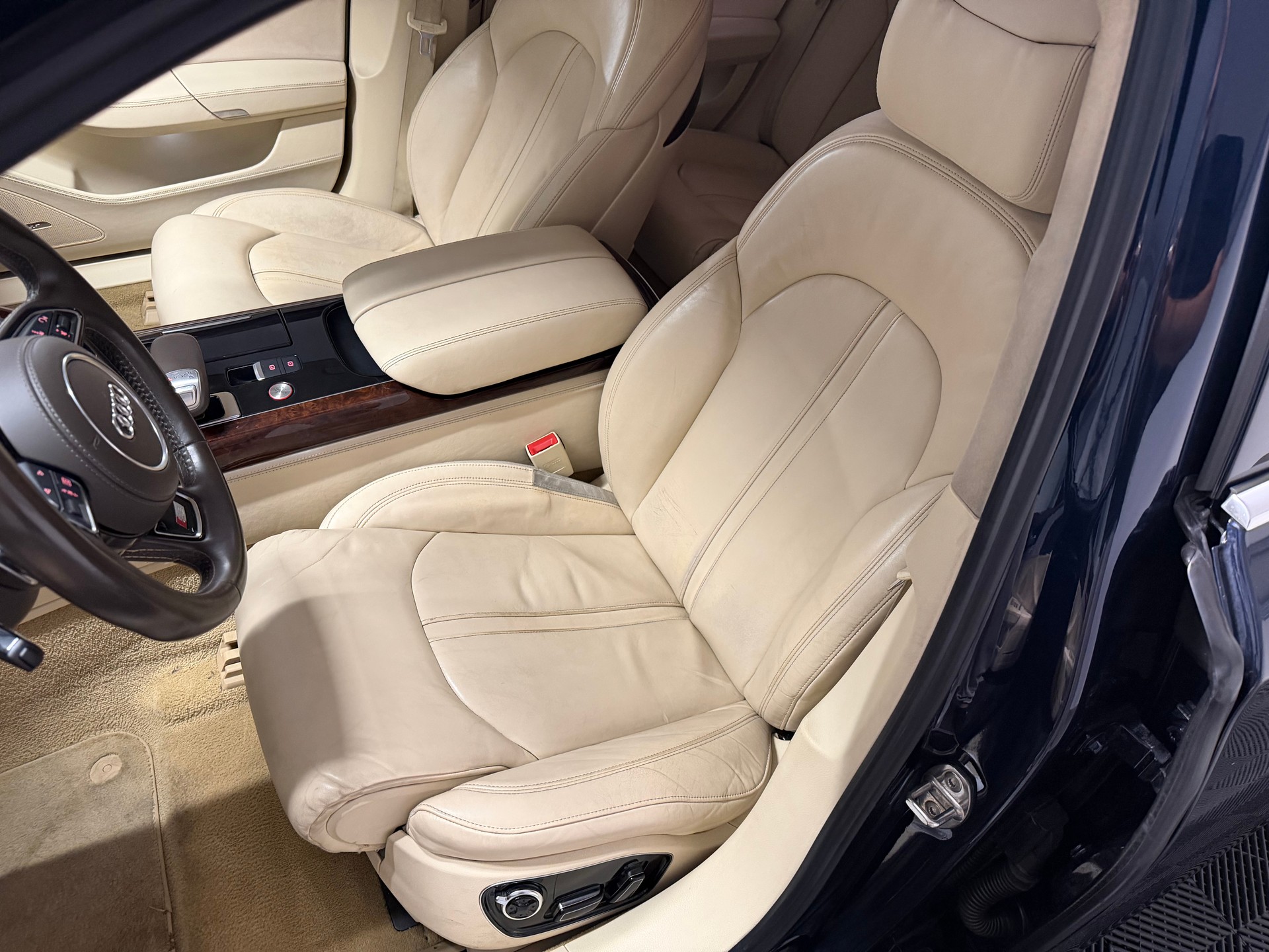 AUDI S8 4.0 TFSI V8 quattro tiptronic-image-16
