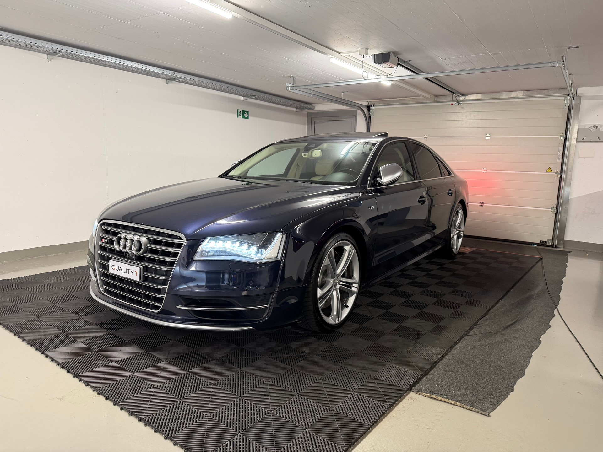 AUDI S8 4.0 TFSI V8 quattro tiptronic-image-0