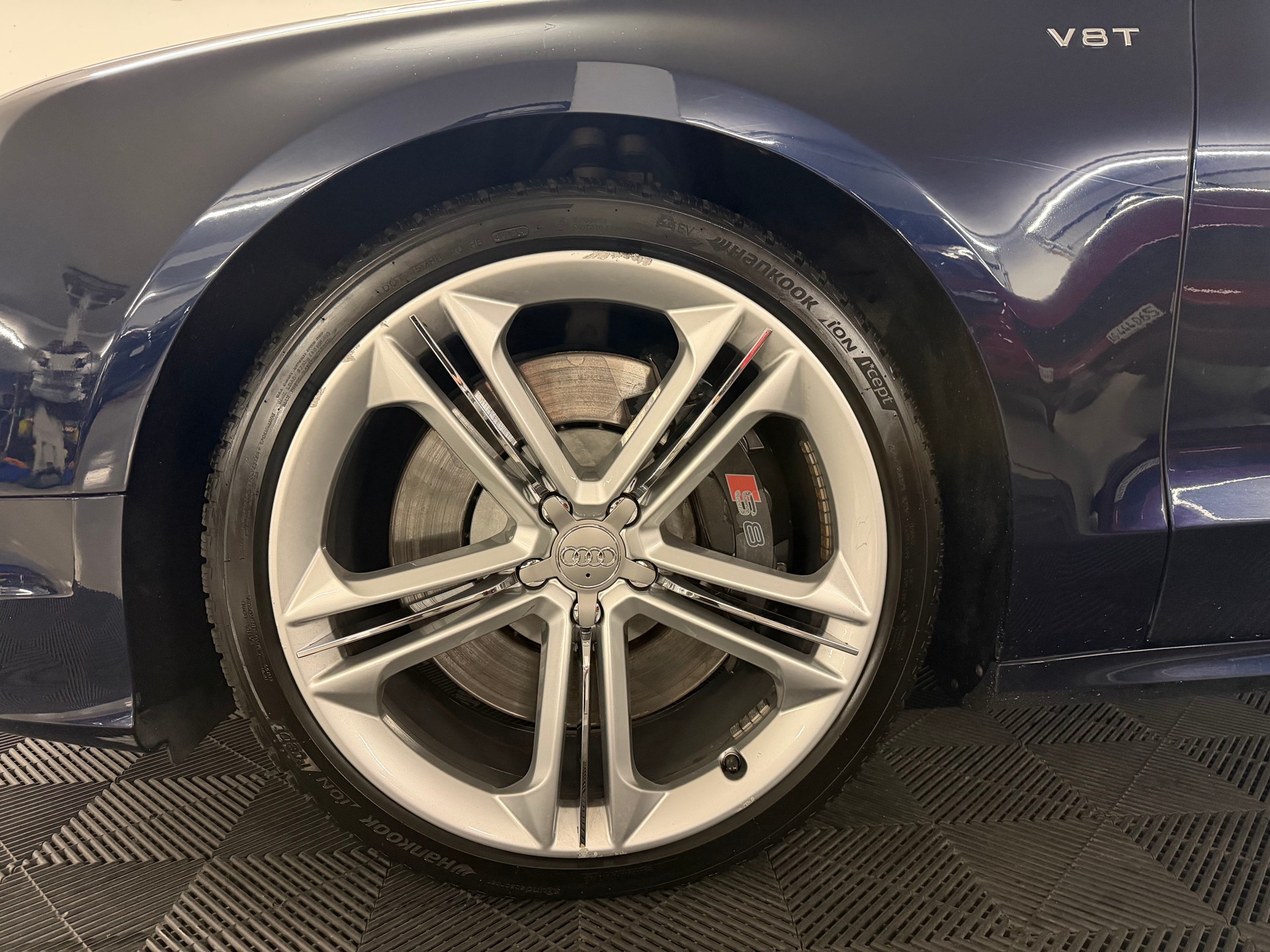 AUDI S8 4.0 TFSI V8 quattro tiptronic-image-6