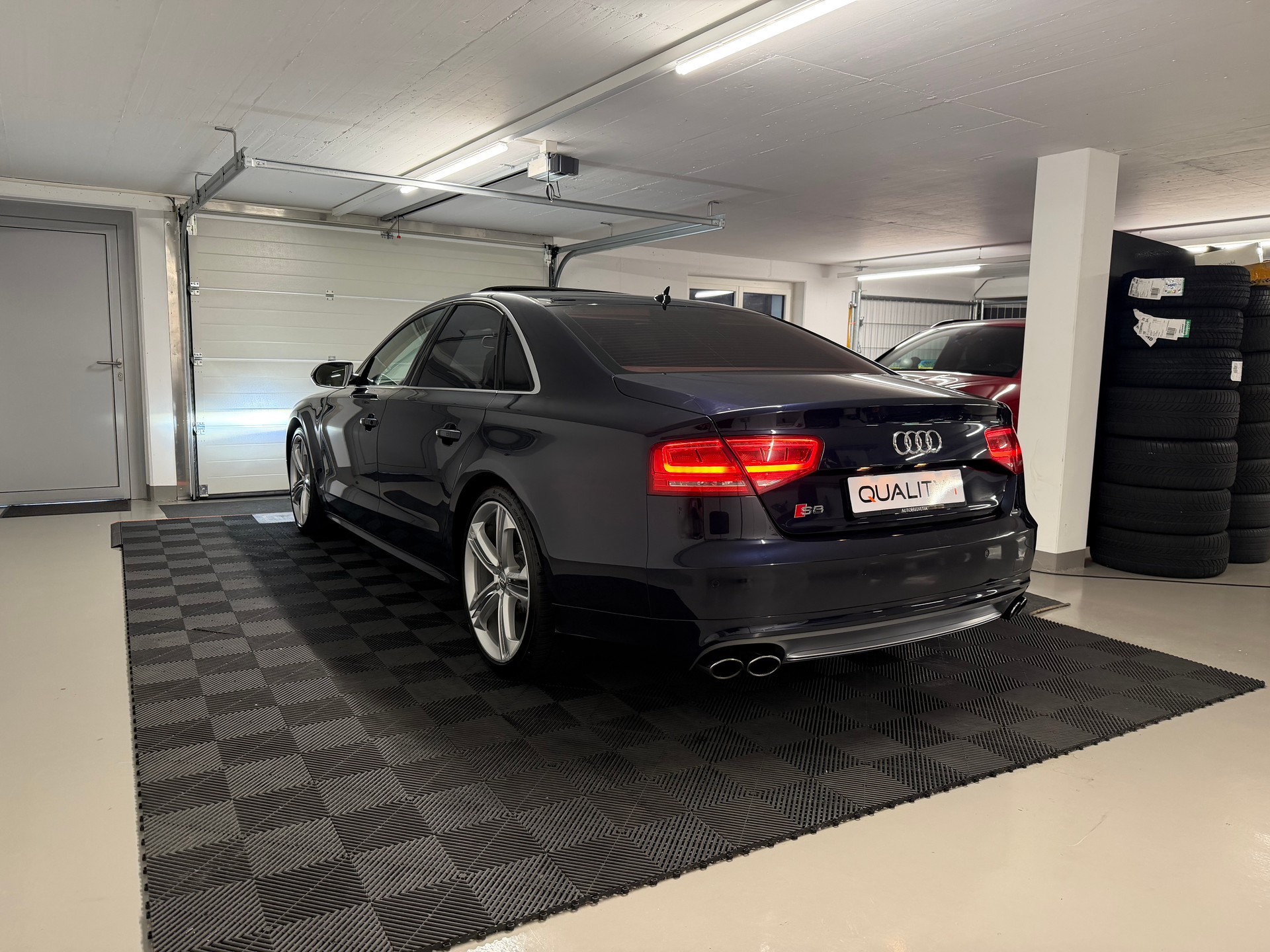AUDI S8 4.0 TFSI V8 quattro tiptronic-image-5