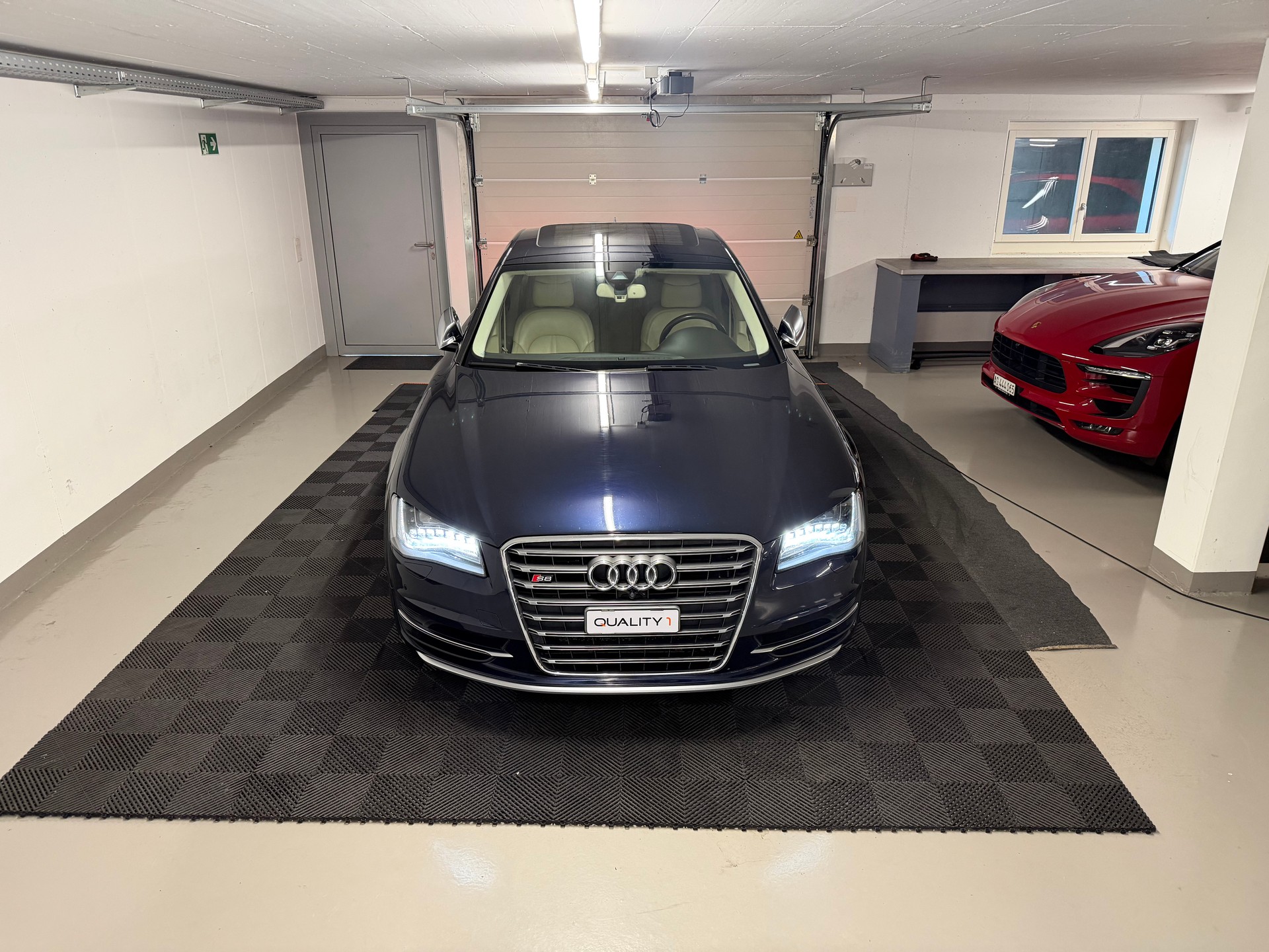 AUDI S8 4.0 TFSI V8 quattro tiptronic-image-1