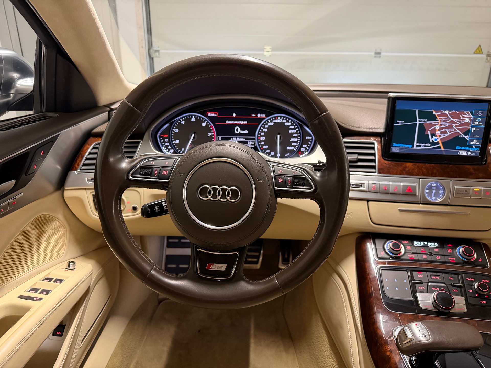 AUDI S8 4.0 TFSI V8 quattro tiptronic-image-12