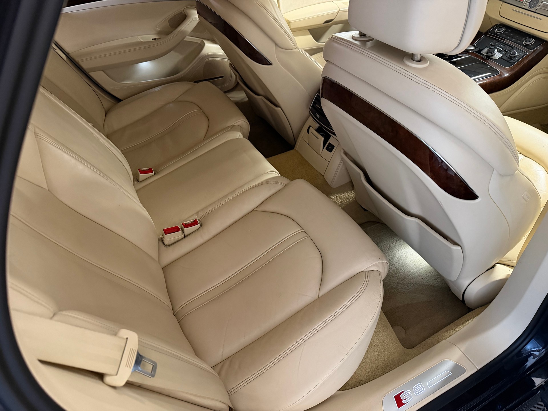 AUDI S8 4.0 TFSI V8 quattro tiptronic-image-20
