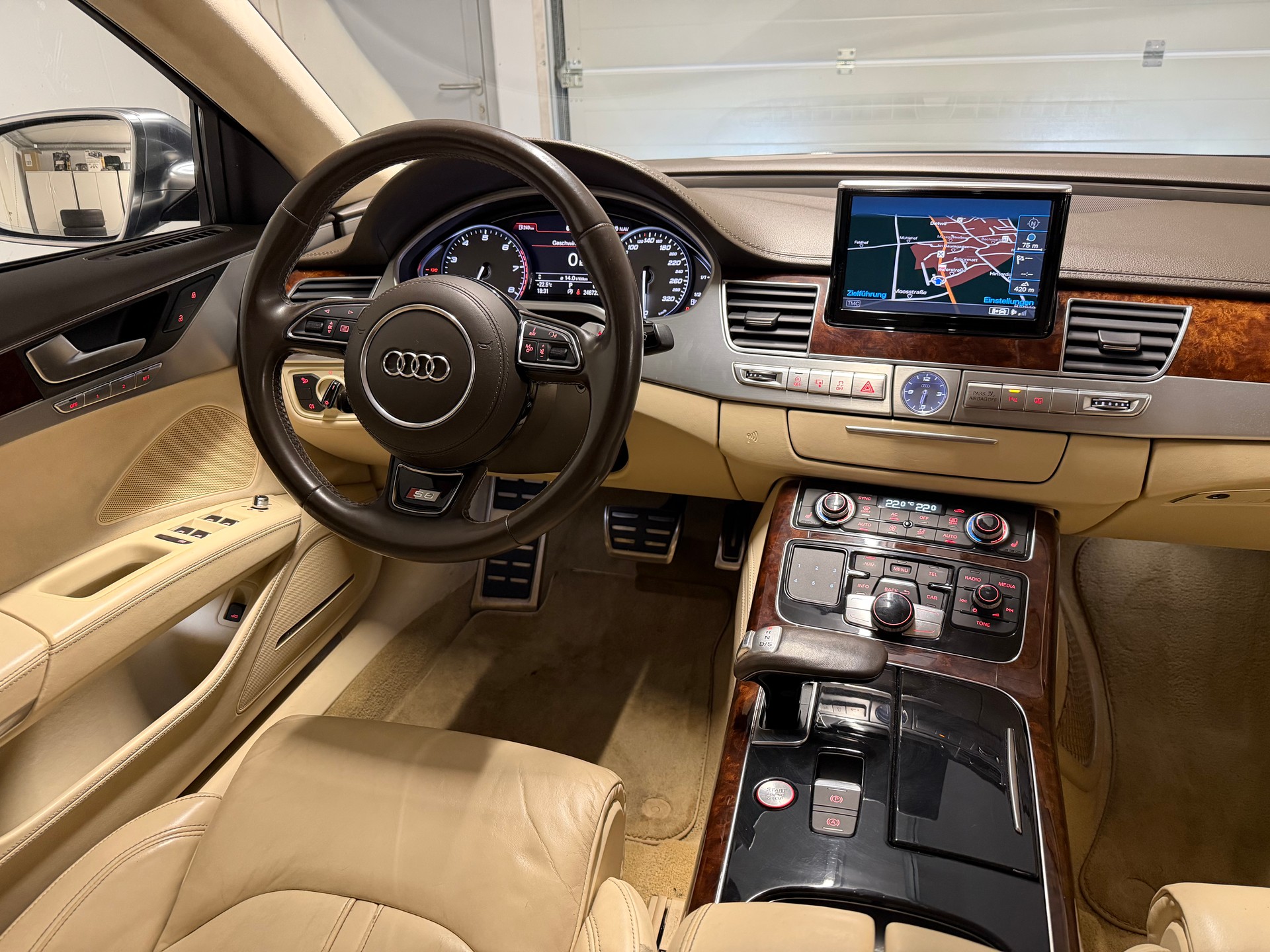 AUDI S8 4.0 TFSI V8 quattro tiptronic-image-11