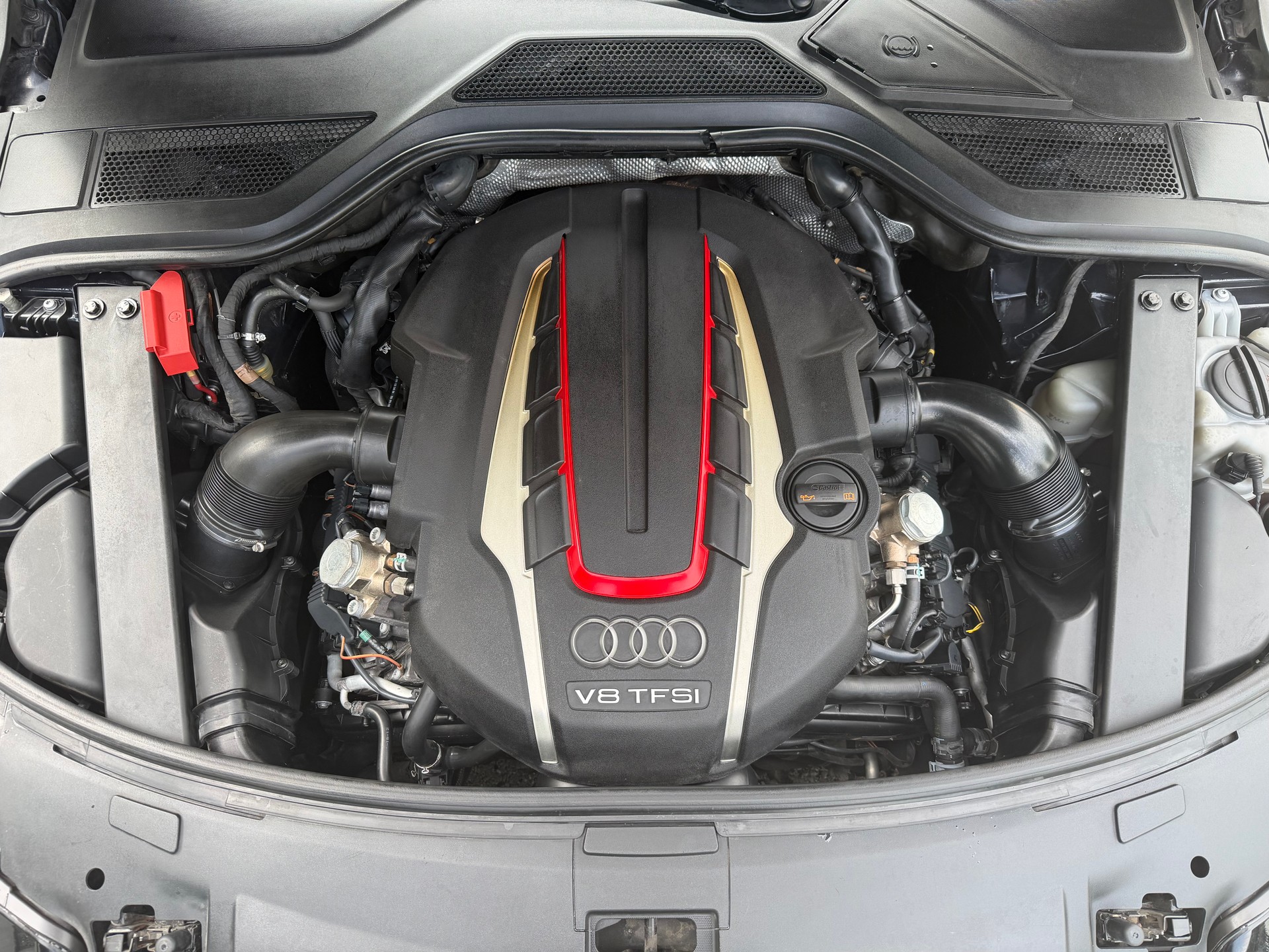 AUDI S8 4.0 TFSI V8 quattro tiptronic-image-9