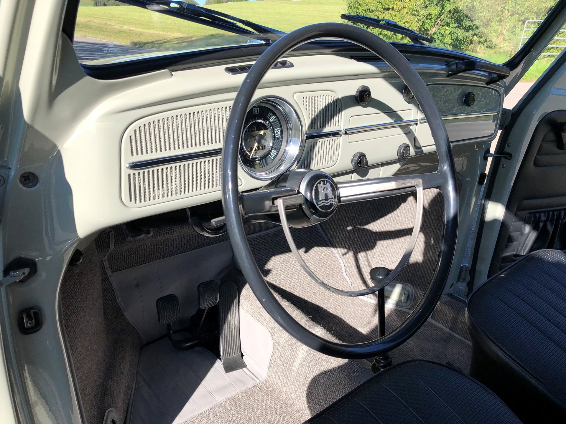 VW Käfer 1300-image-14