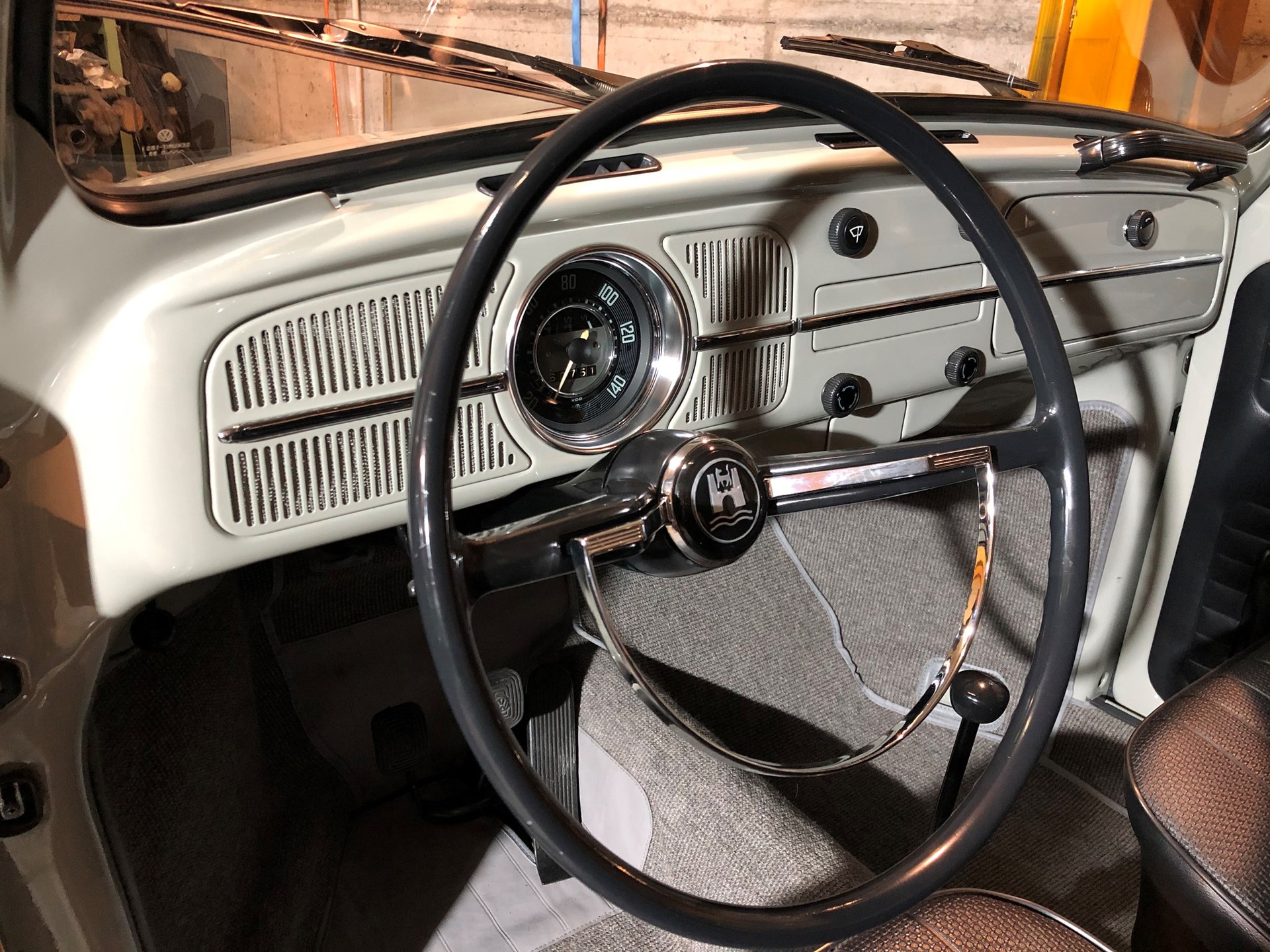 VW Käfer 1300-image-11