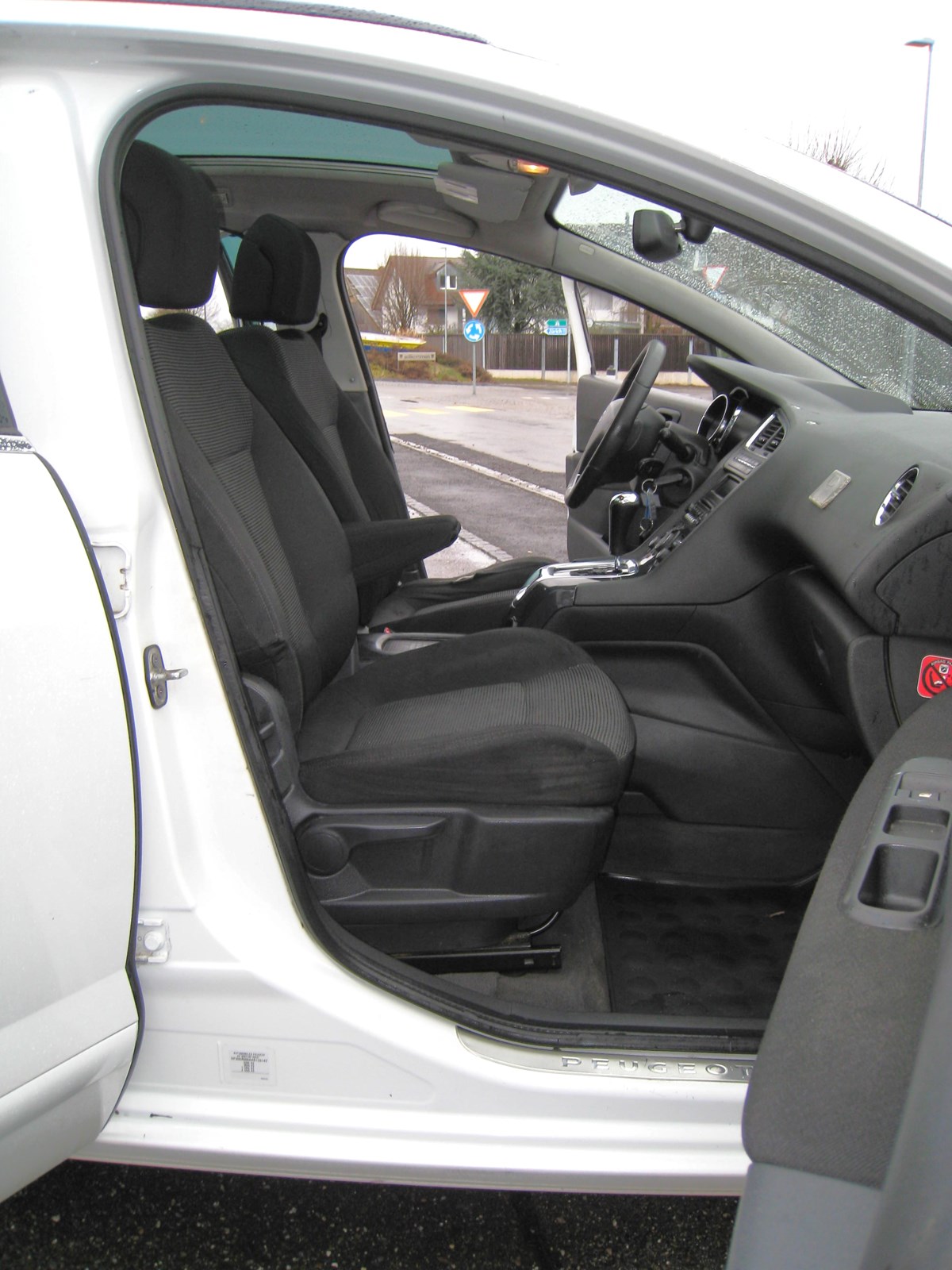 PEUGEOT 5008 2.0 HDI Sport Pack Automatic-image-11