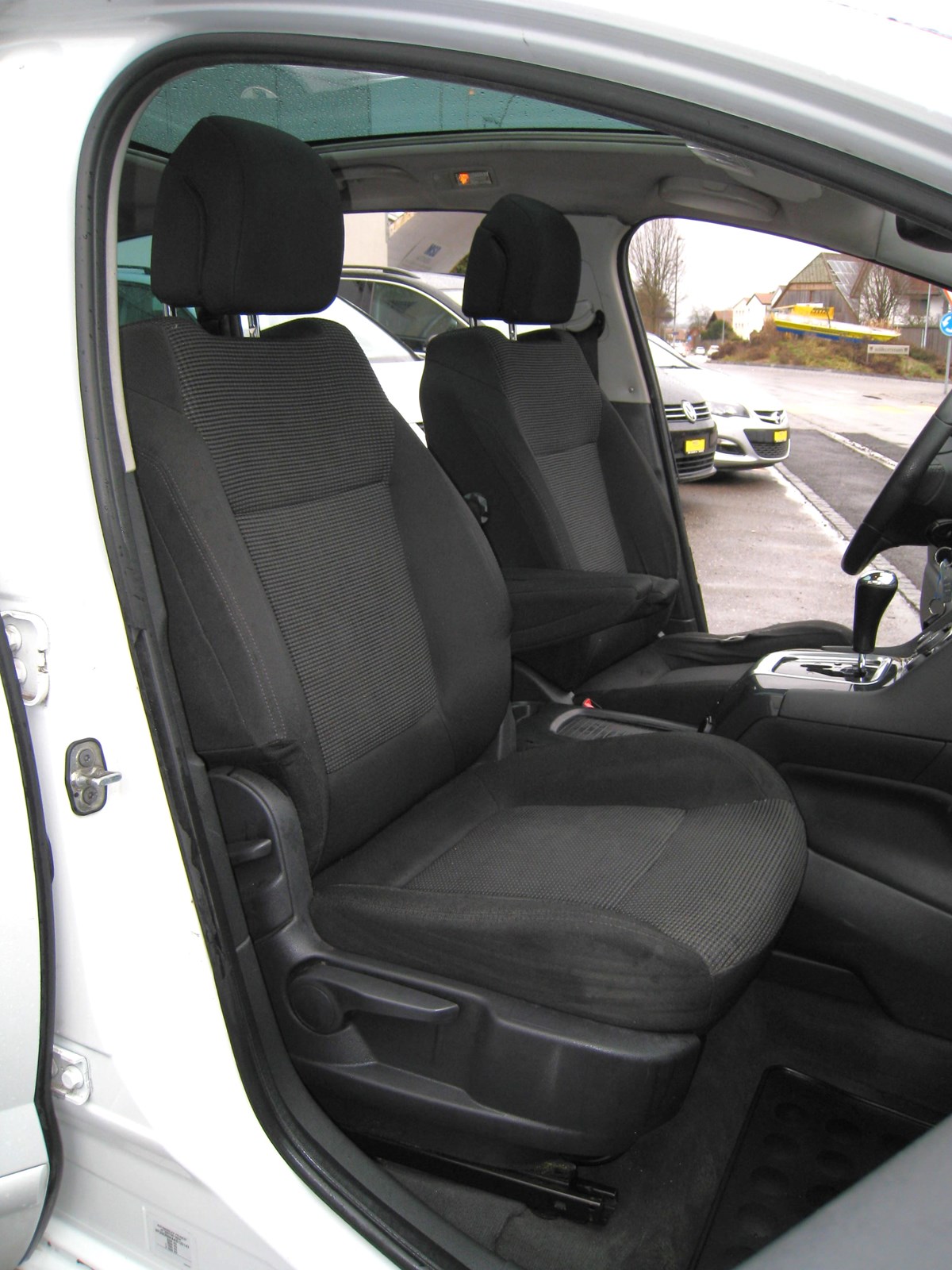 PEUGEOT 5008 2.0 HDI Sport Pack Automatic-image-13