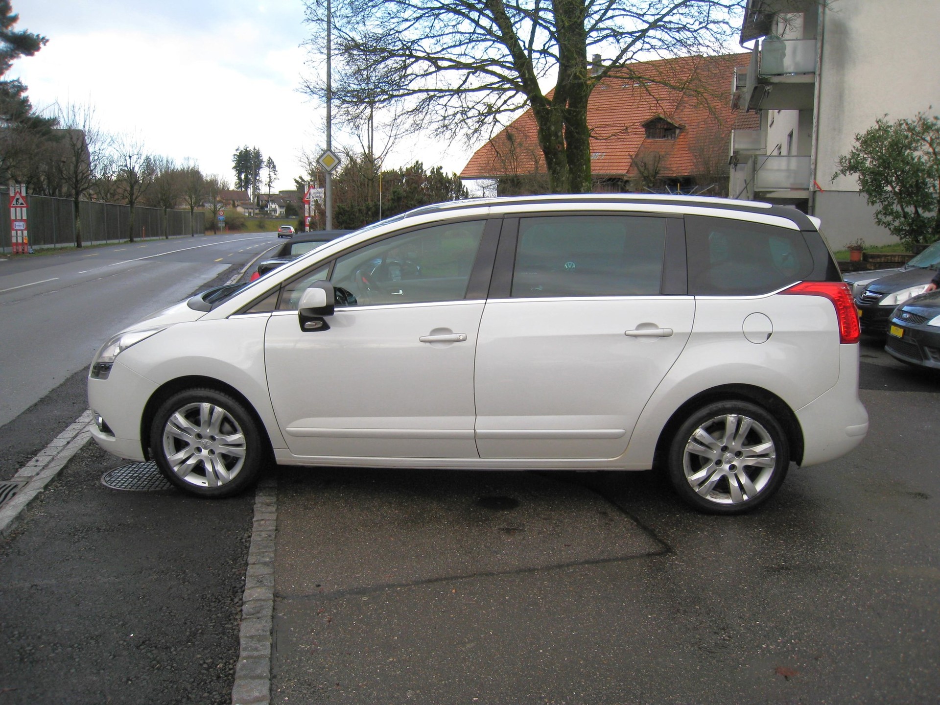 PEUGEOT 5008 2.0 HDI Sport Pack Automatic-image-6