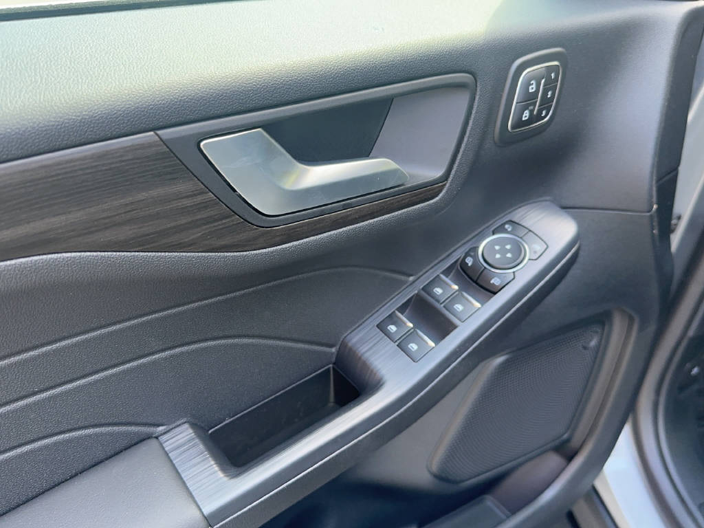 FORD Kuga 2.5 Plug-in Hybrid Vignale-image-9