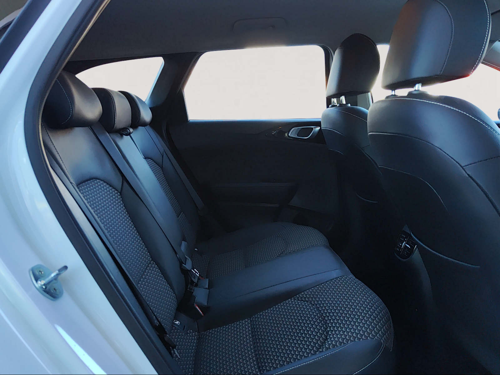 KIA Ceed Sportswagon 1.6 GDi Plug-in Hybrid Style DCT-image-11
