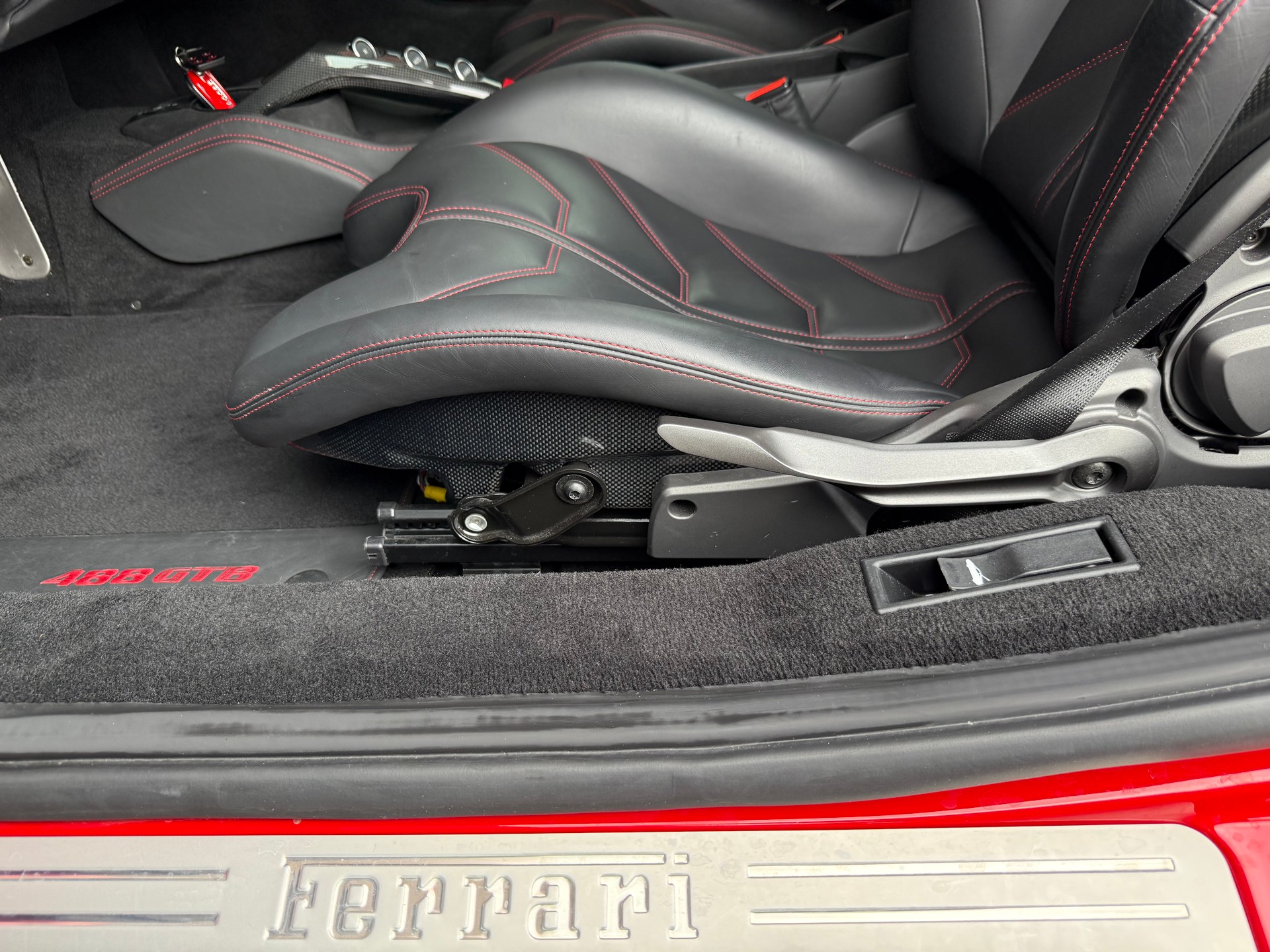 FERRARI 488 GTB 3.9 V8-image-7