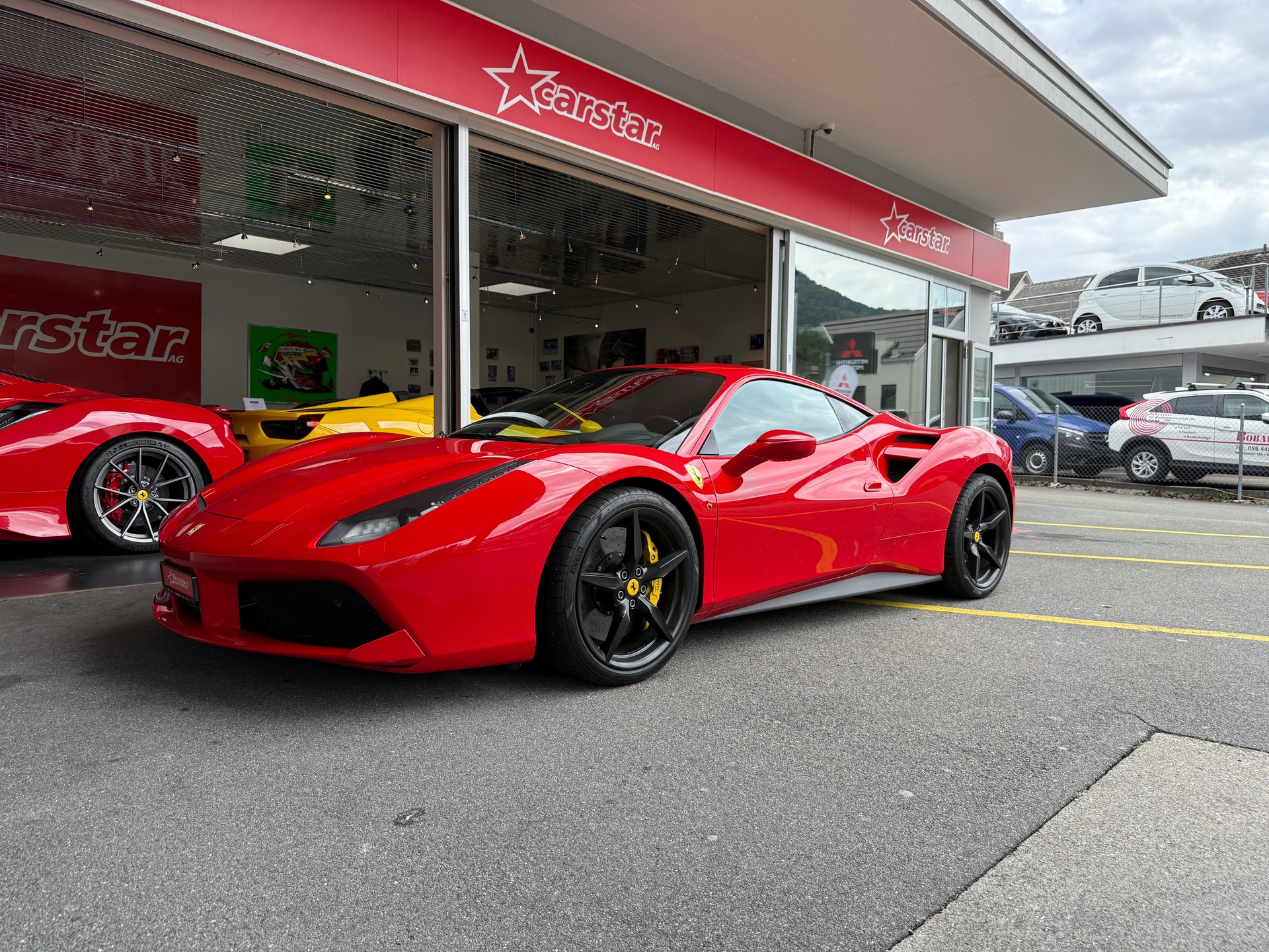 FERRARI 488 GTB 3.9 V8-showroom-element-1