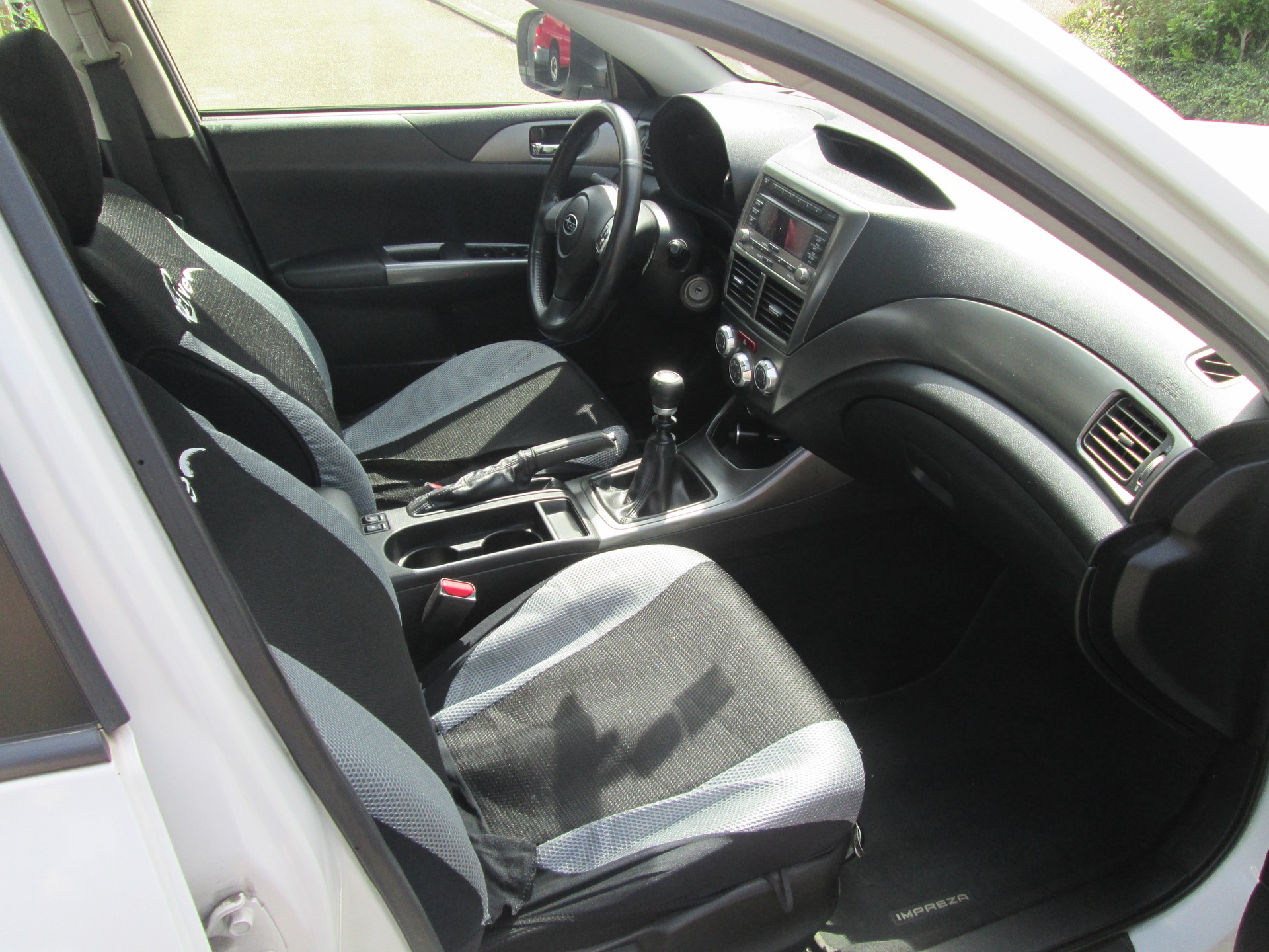 SUBARU Impreza 2.0D Swiss-image-11