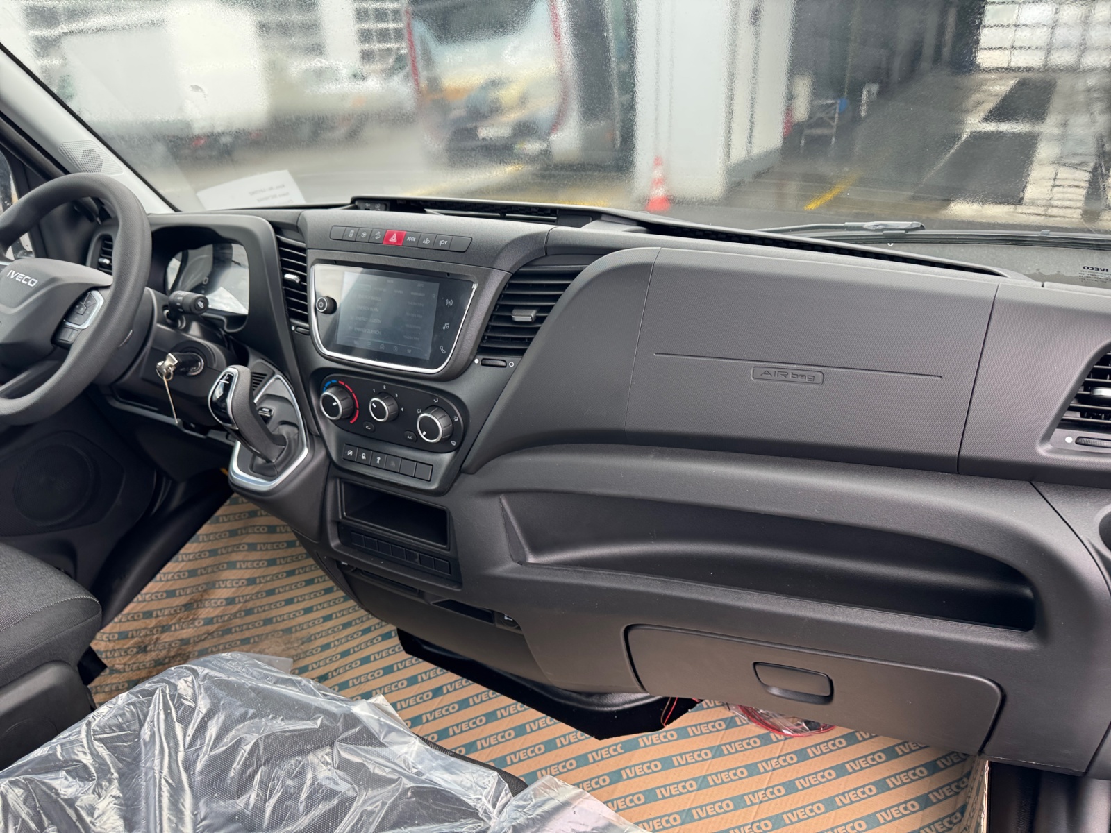 IVECO 35C16HA8-image-9