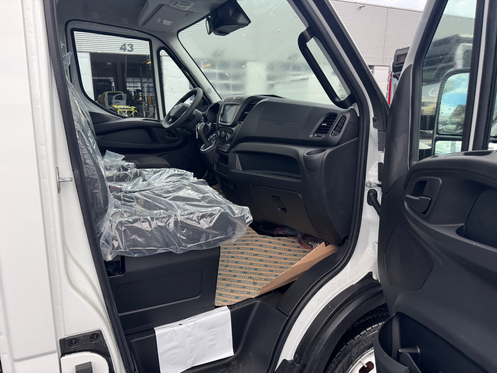 IVECO 35C16HA8-image-8