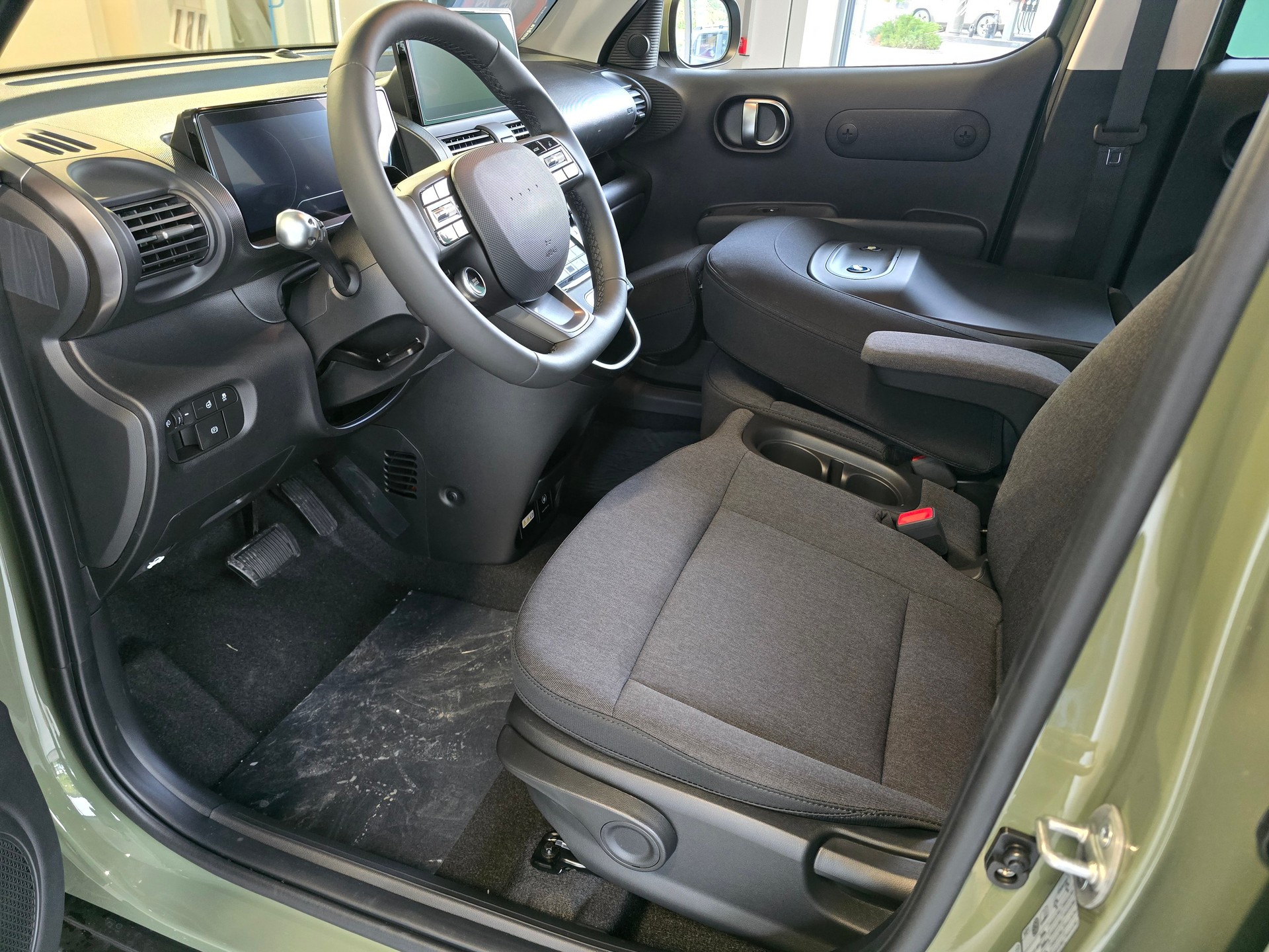 HYUNDAI Inster 49kWh Amplia-image-3