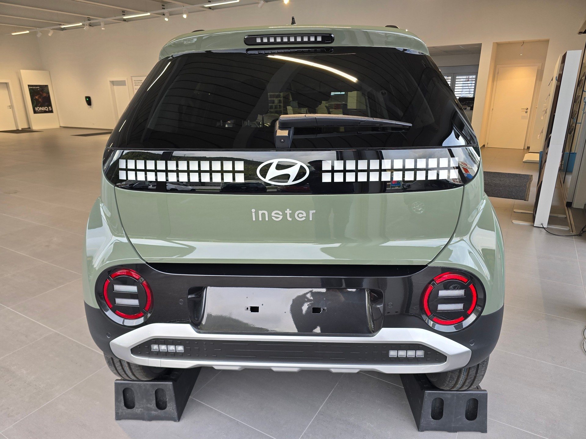 HYUNDAI Inster 49kWh Amplia-image-1