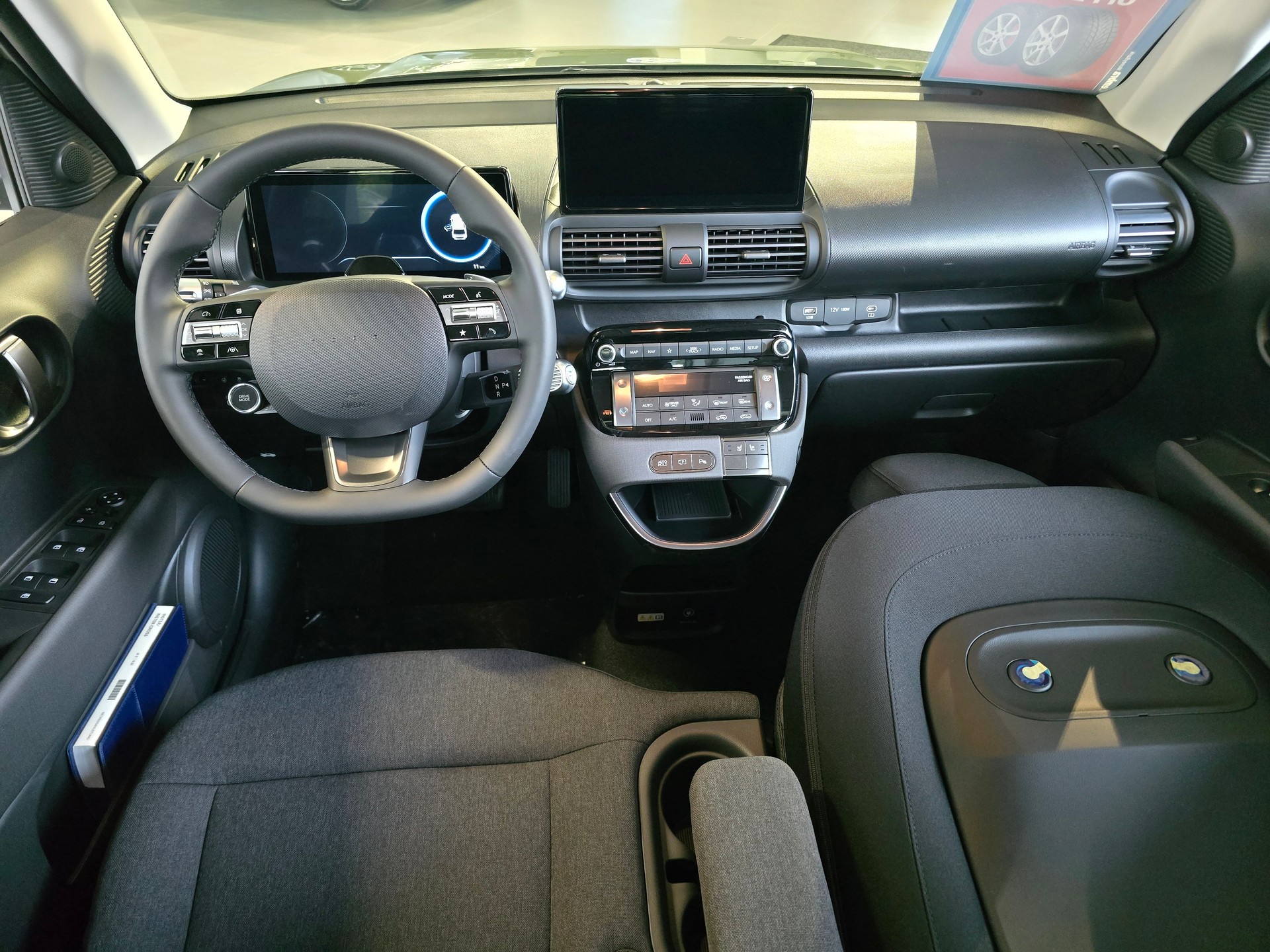 HYUNDAI Inster 49kWh Amplia-image-2