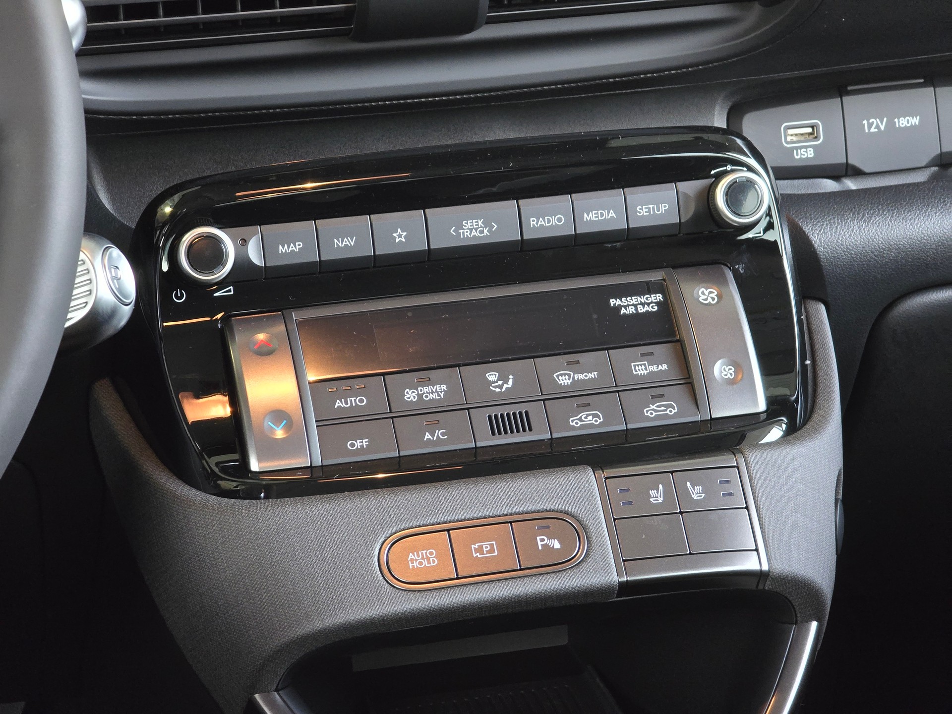 HYUNDAI Inster 49kWh Amplia-image-5