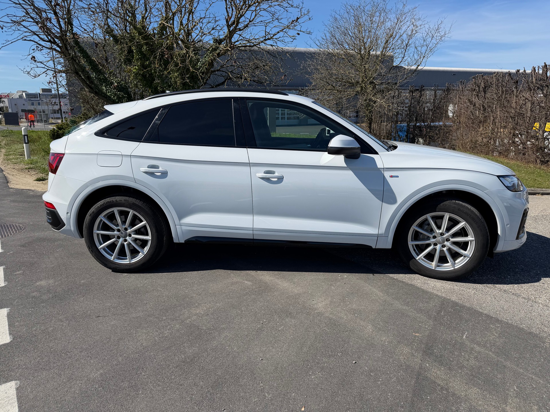 AUDI Q5 Sportback 40 TDI S line quattro S-tronic-image-4