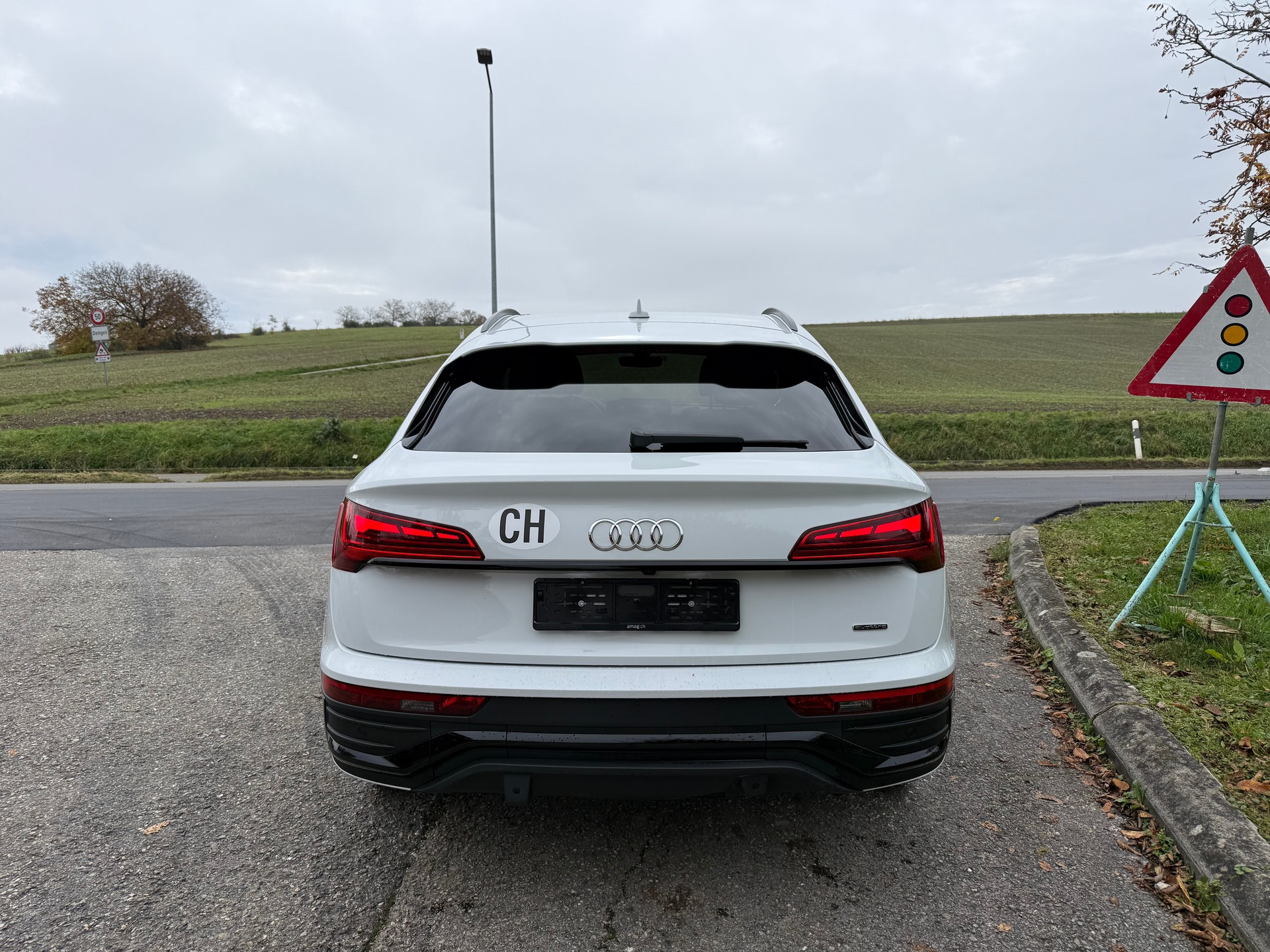 AUDI Q5 Sportback 40 TDI S line quattro S-tronic-image-11