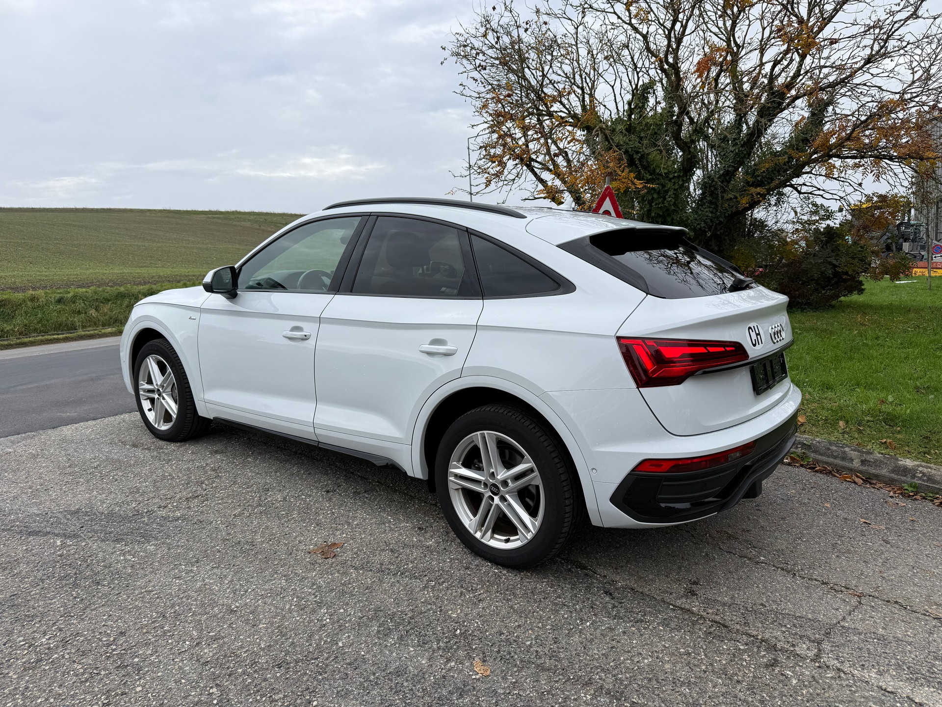 AUDI Q5 Sportback 40 TDI S line quattro S-tronic-image-6