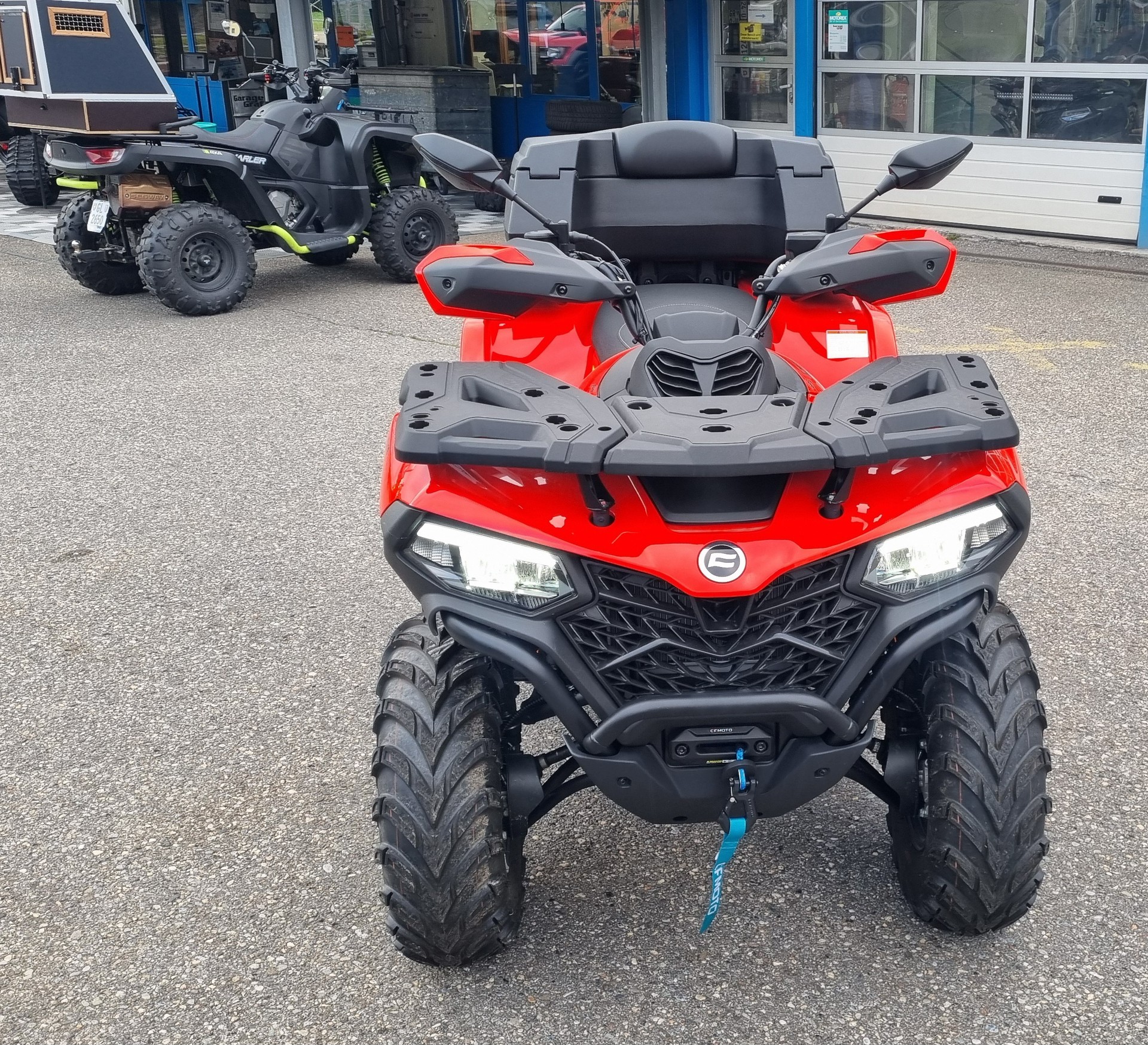 CF MOTO Vorführmodell ab MFK mit L7e Kleinmotorfahrzeug-showroom-element-2