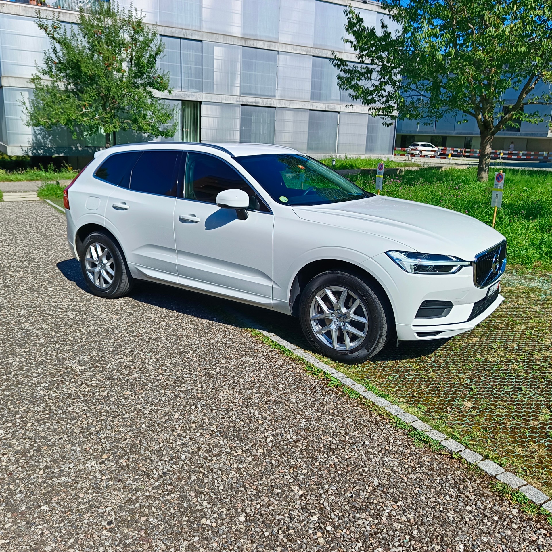 VOLVO XC60 B4 Diesel Mild Hybrid AWD Momentum Geartronic-image-9