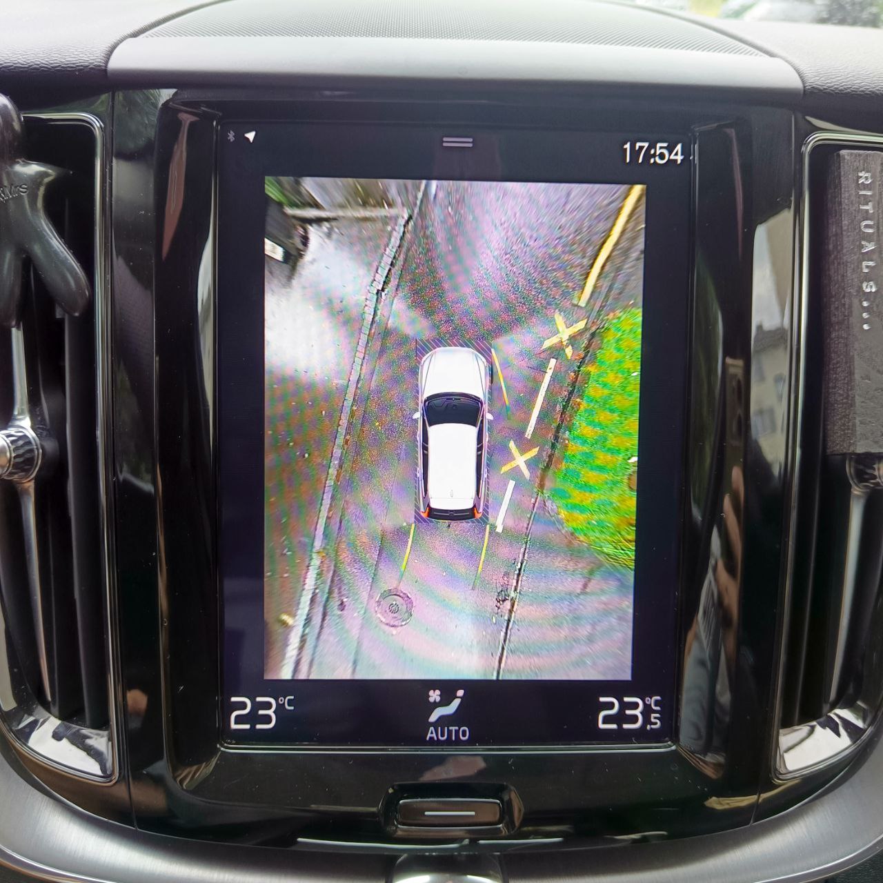 VOLVO XC60 B4 Diesel Mild Hybrid AWD Momentum Geartronic-image-13