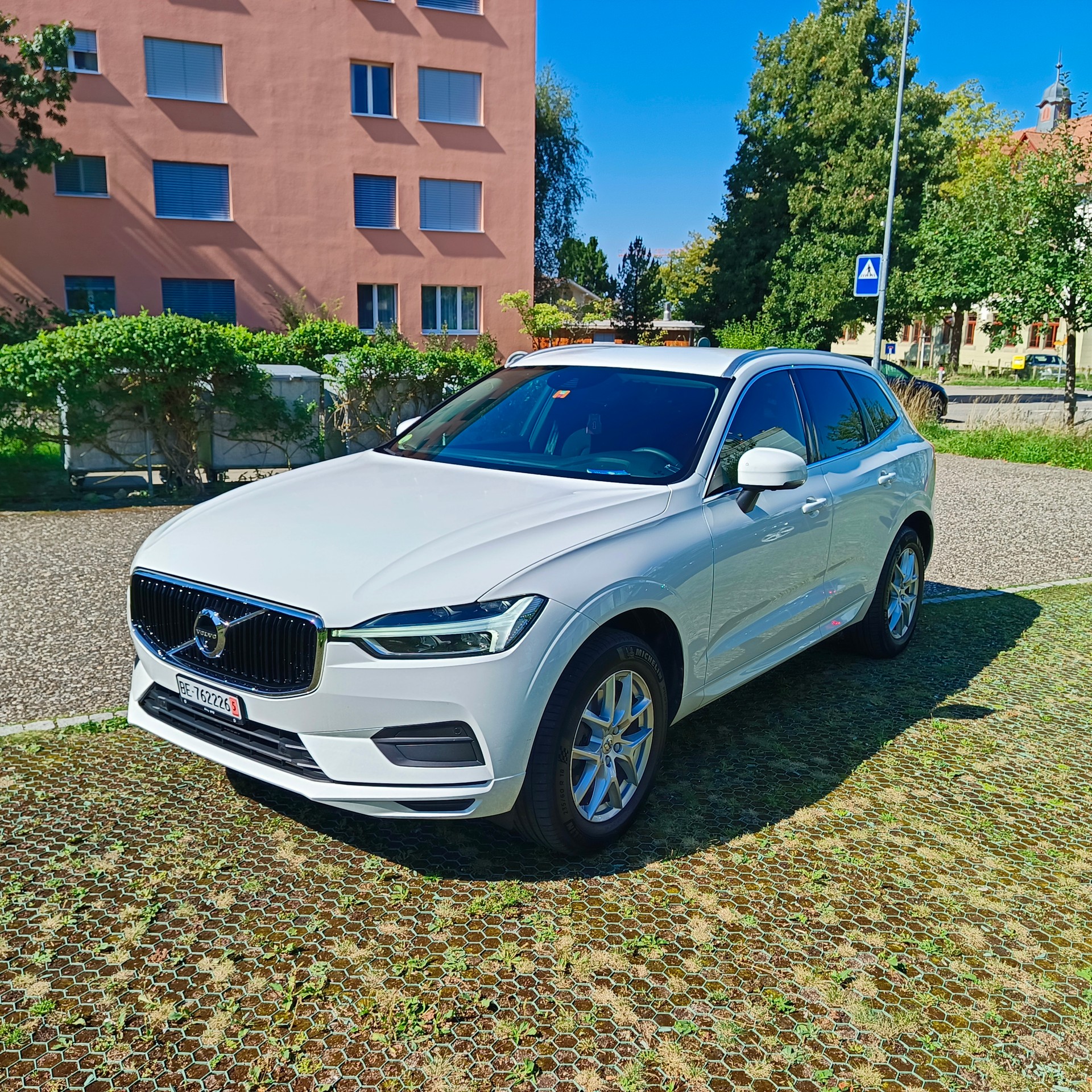 VOLVO XC60 B4 Diesel Mild Hybrid AWD Momentum Geartronic-image-8