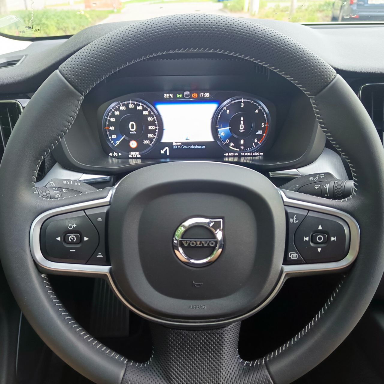 VOLVO XC60 B4 Diesel Mild Hybrid AWD Momentum Geartronic-image-11