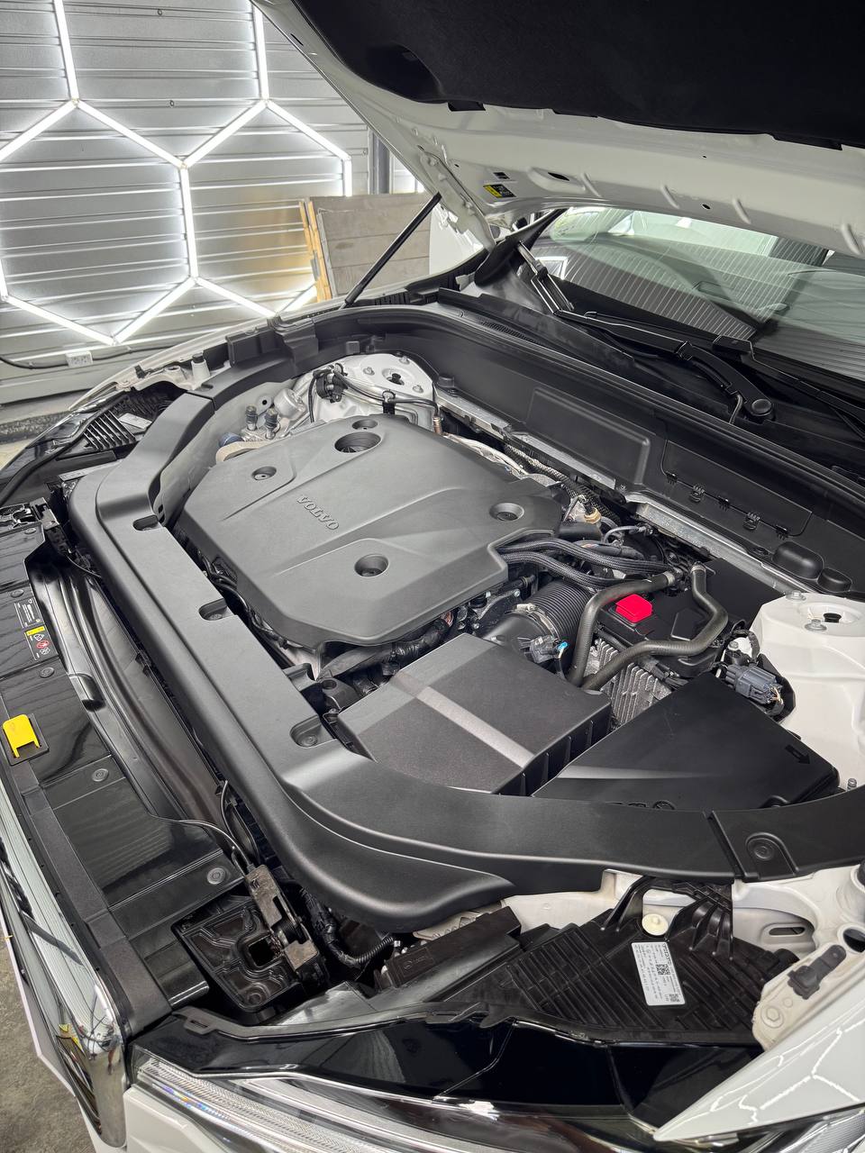 VOLVO XC60 B4 Diesel Mild Hybrid AWD Momentum Geartronic-image-5