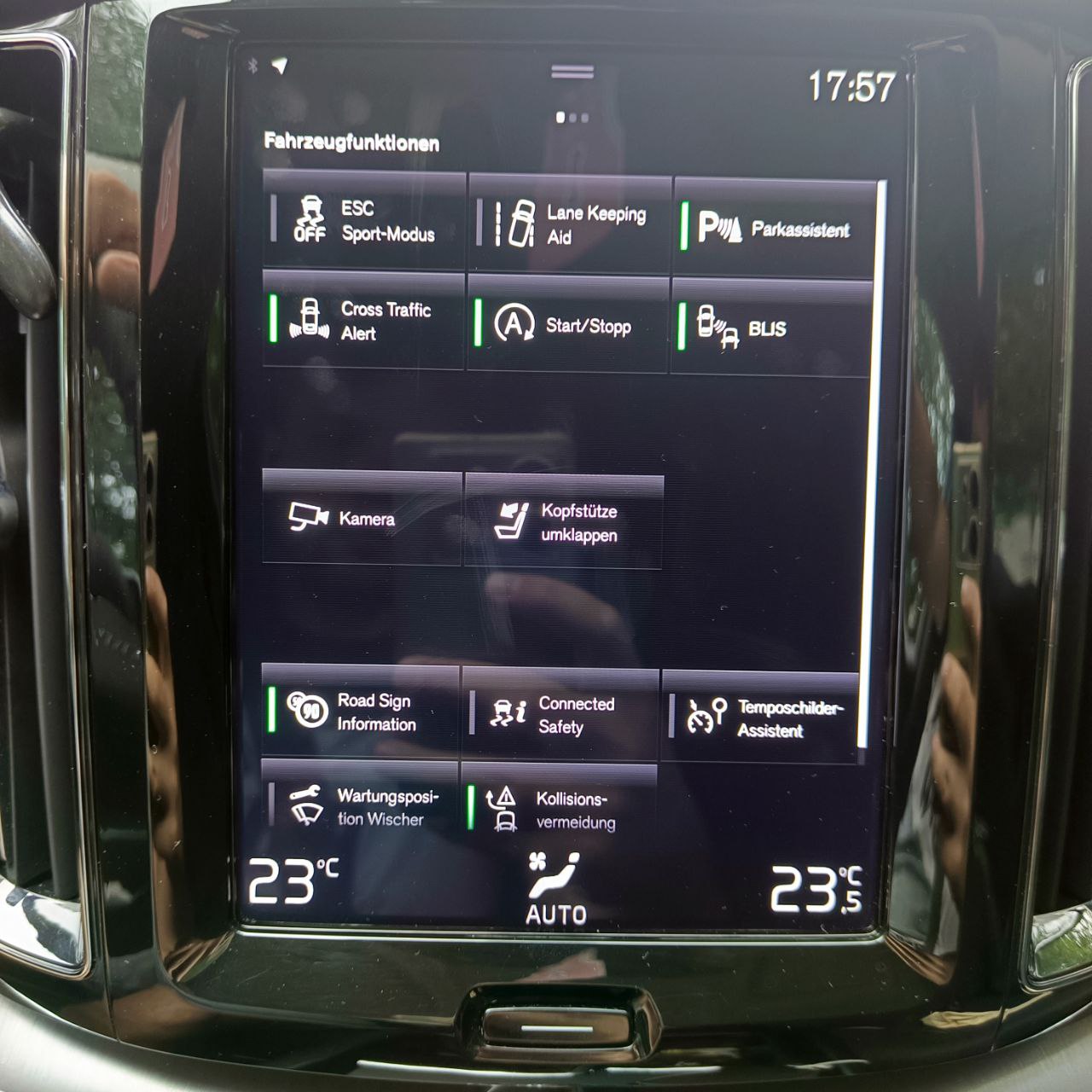 VOLVO XC60 B4 Diesel Mild Hybrid AWD Momentum Geartronic-image-14