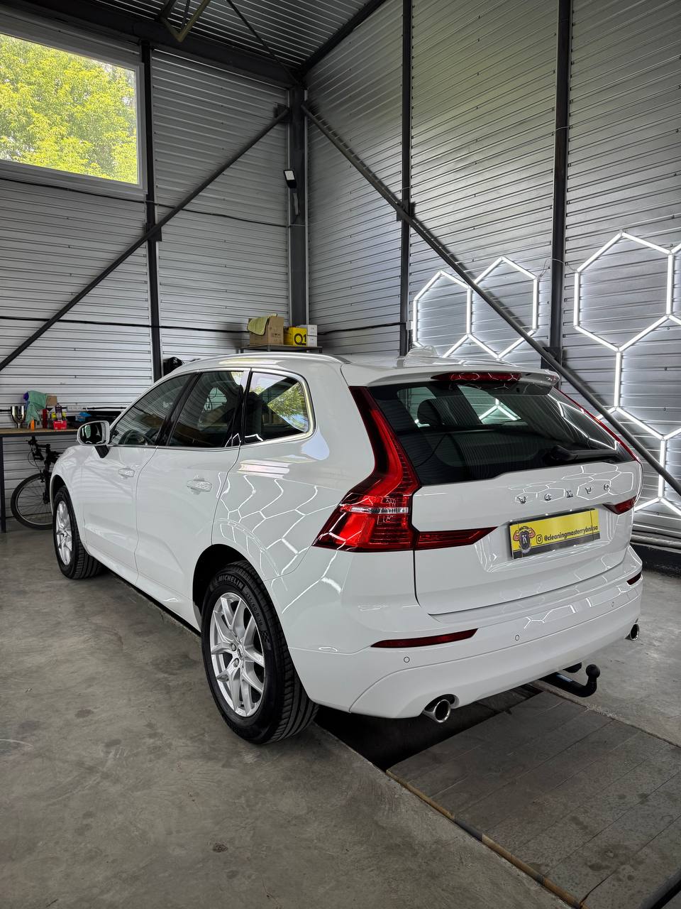 VOLVO XC60 B4 Diesel Mild Hybrid AWD Momentum Geartronic-image-3
