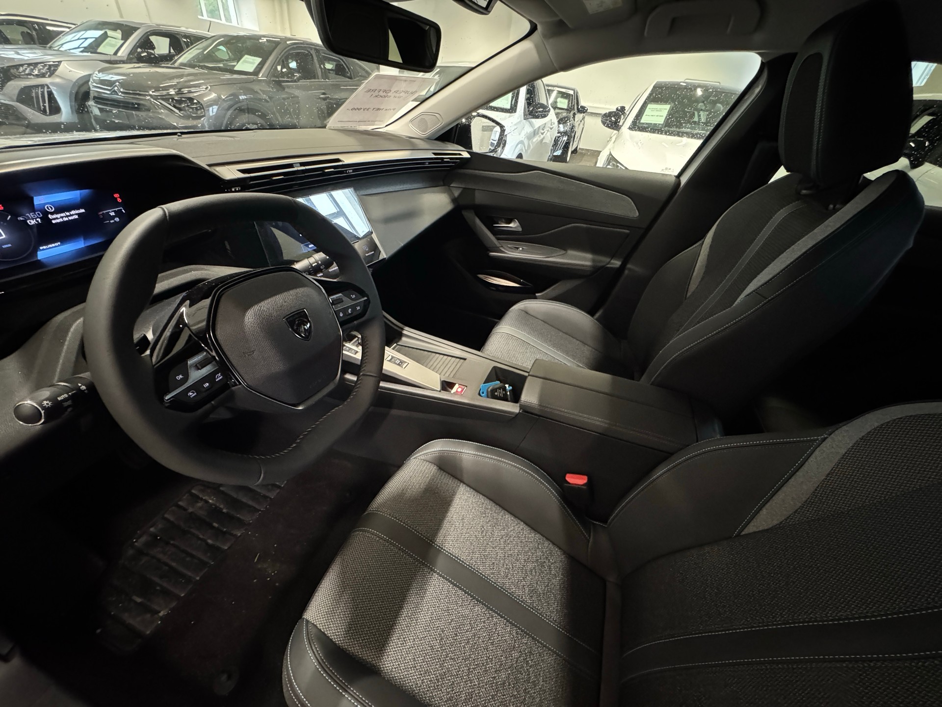 PEUGEOT 308 1.2 HEV 145 Allure-image-5