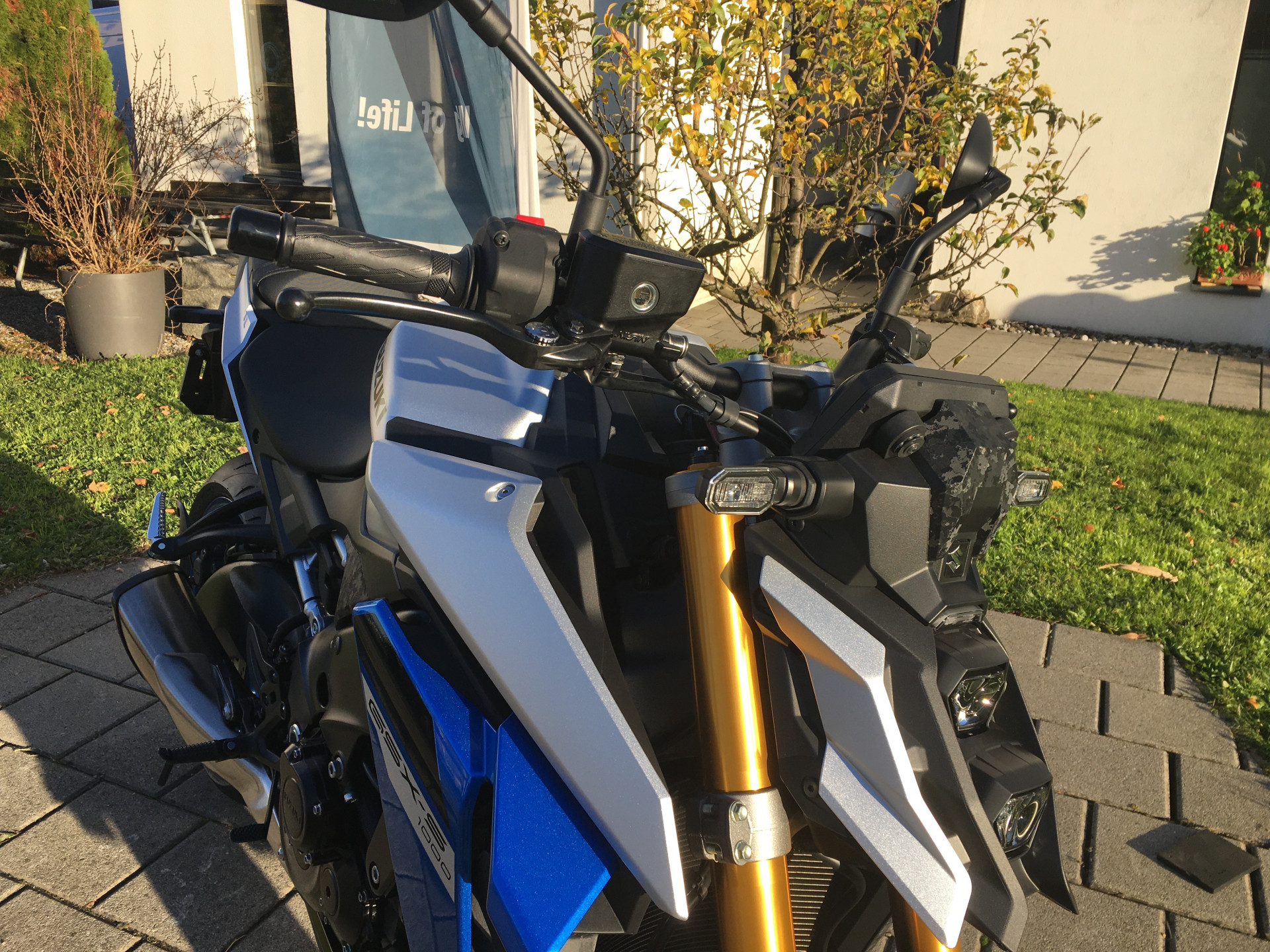 SUZUKI GSX-S 1000-showroom-element-3