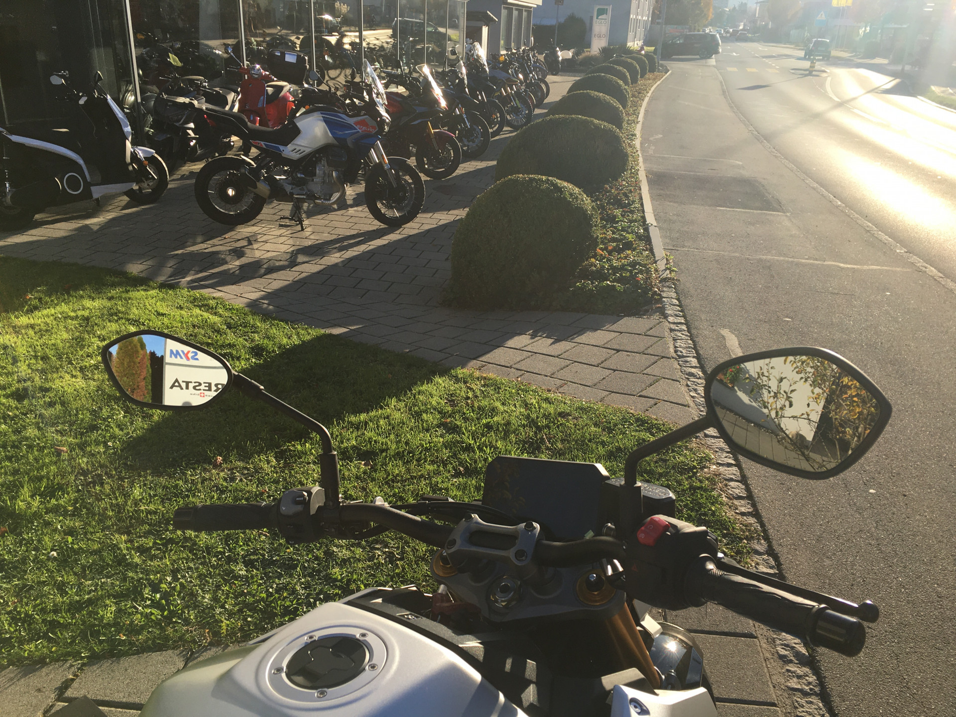 SUZUKI GSX-S 1000-showroom-element-2