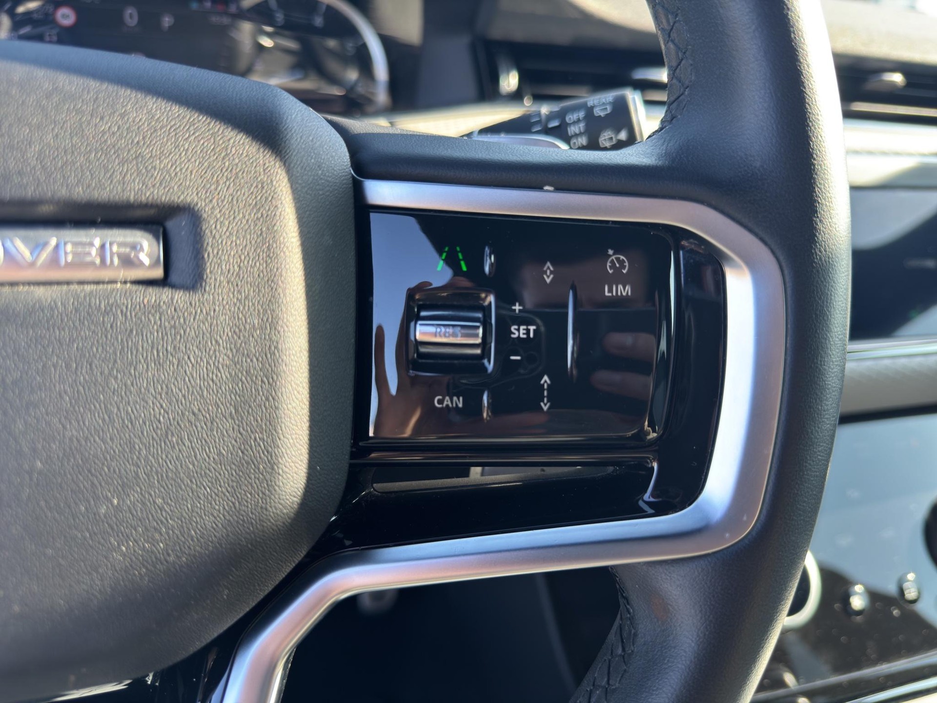 LAND ROVER Range Rover Evoque 2.0 T R-Dynamic S-image-15