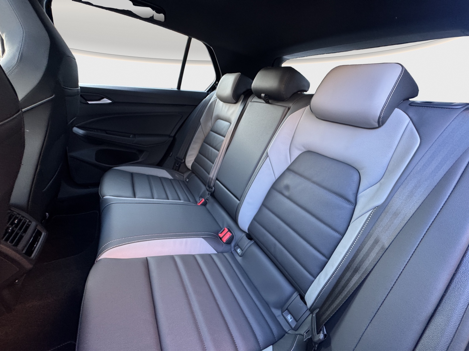 VW Golf 1.5 TSI PHEV GTE-image-12