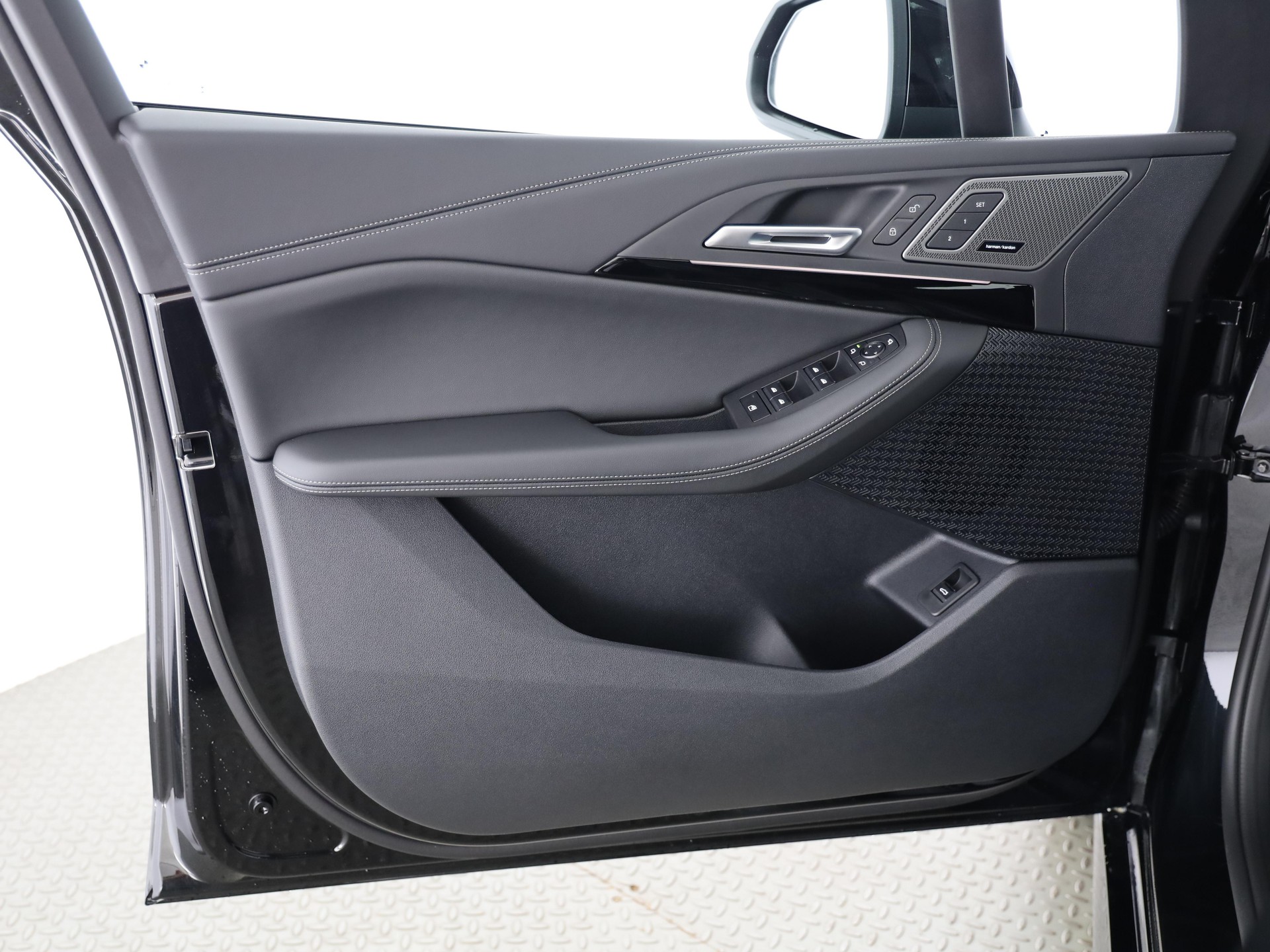 BMW 223d xDrive SDKG Active Tourer-image-9